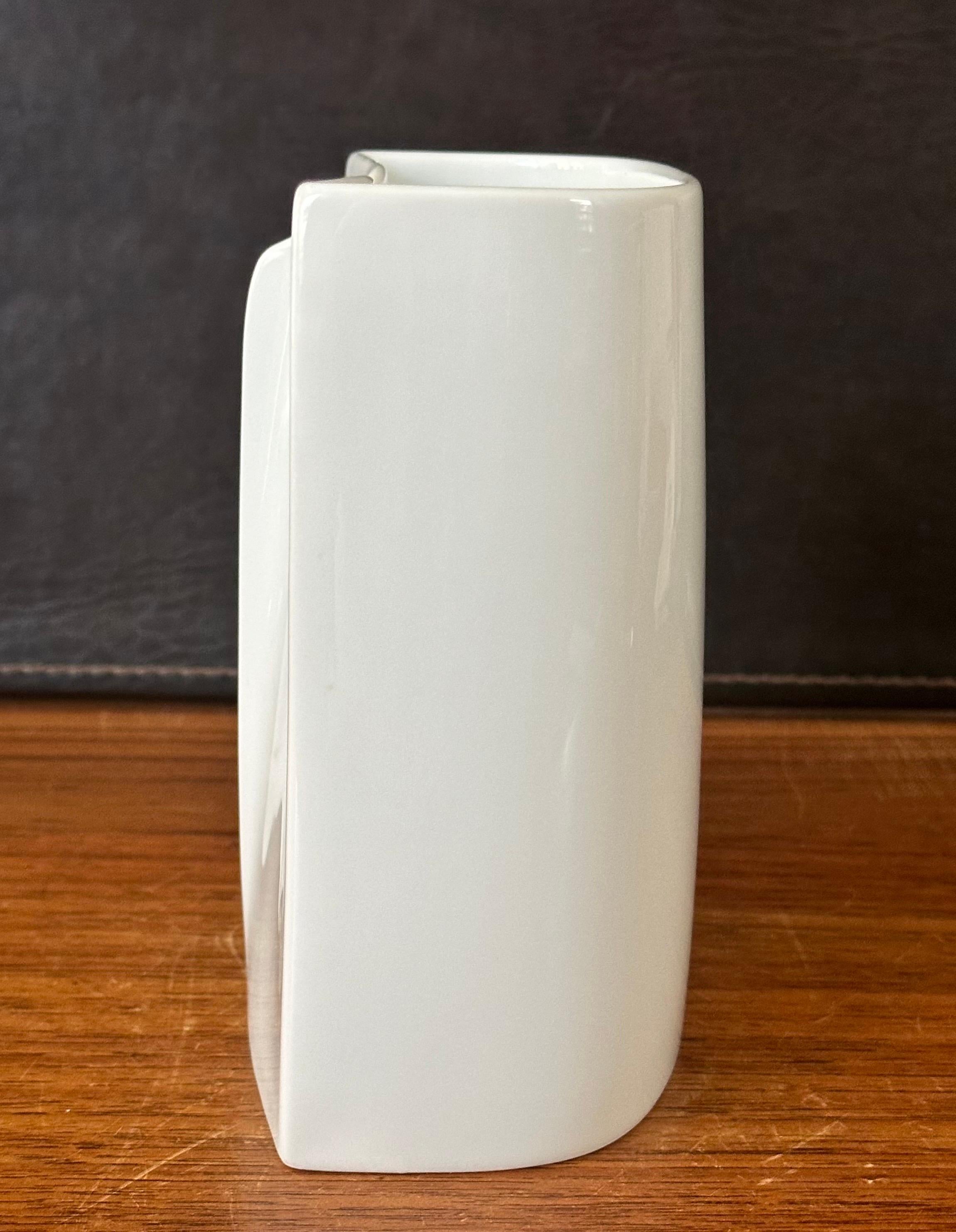 XX secolo Vaso modernista in porcellana bianca di Rosenthal Studio-Linie in vendita