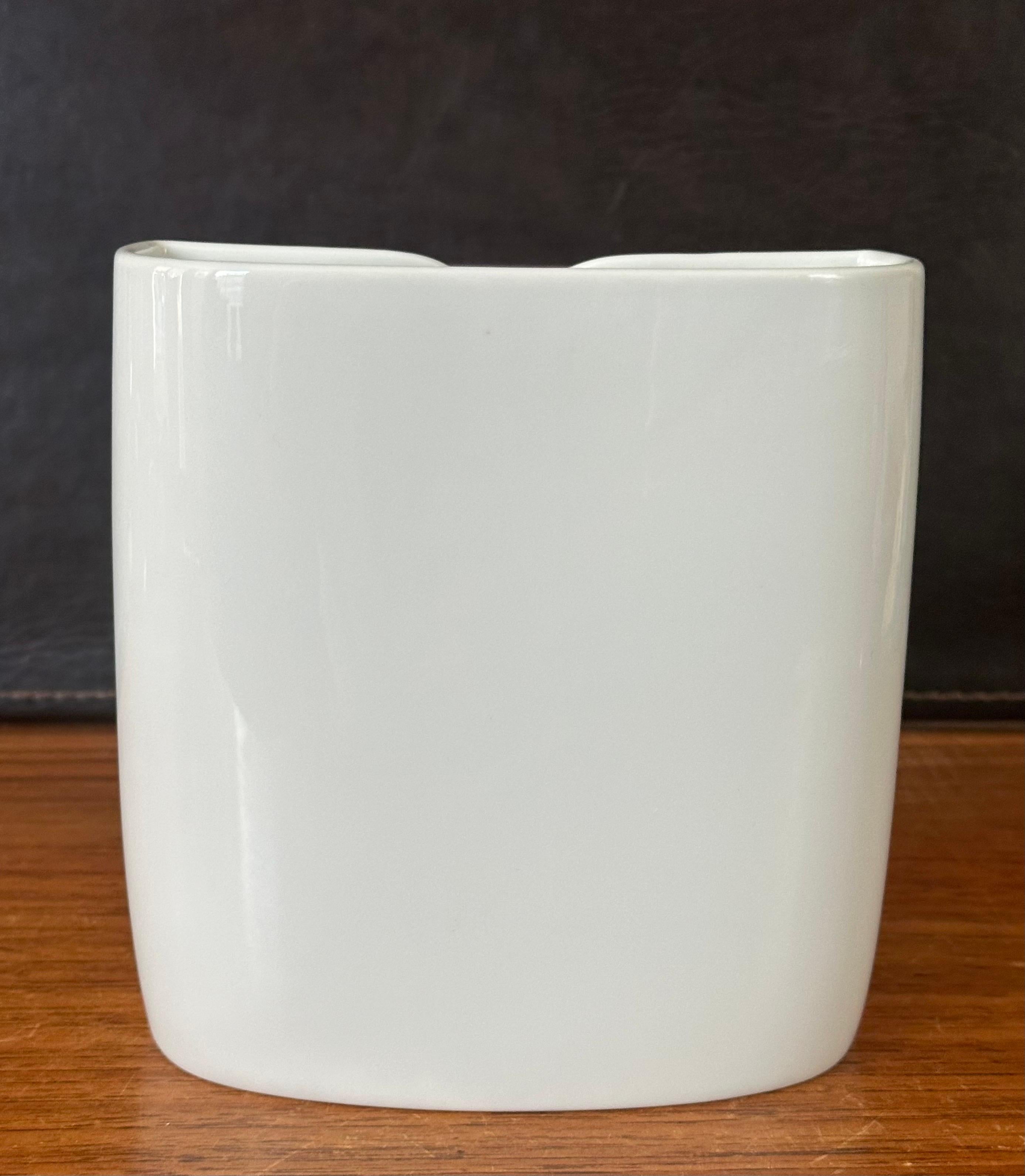 Vaso modernista in porcellana bianca di Rosenthal Studio-Linie in vendita 1