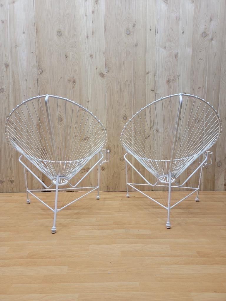 Modernist White Wire Garden Chairs in the Manner of Mathieu Matégot, Pair In Good Condition For Sale In Chicago, IL