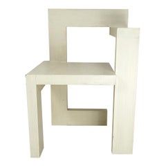 Chaise en bois blanc moderniste "Steltman" conçue par Gerrit Rietveld