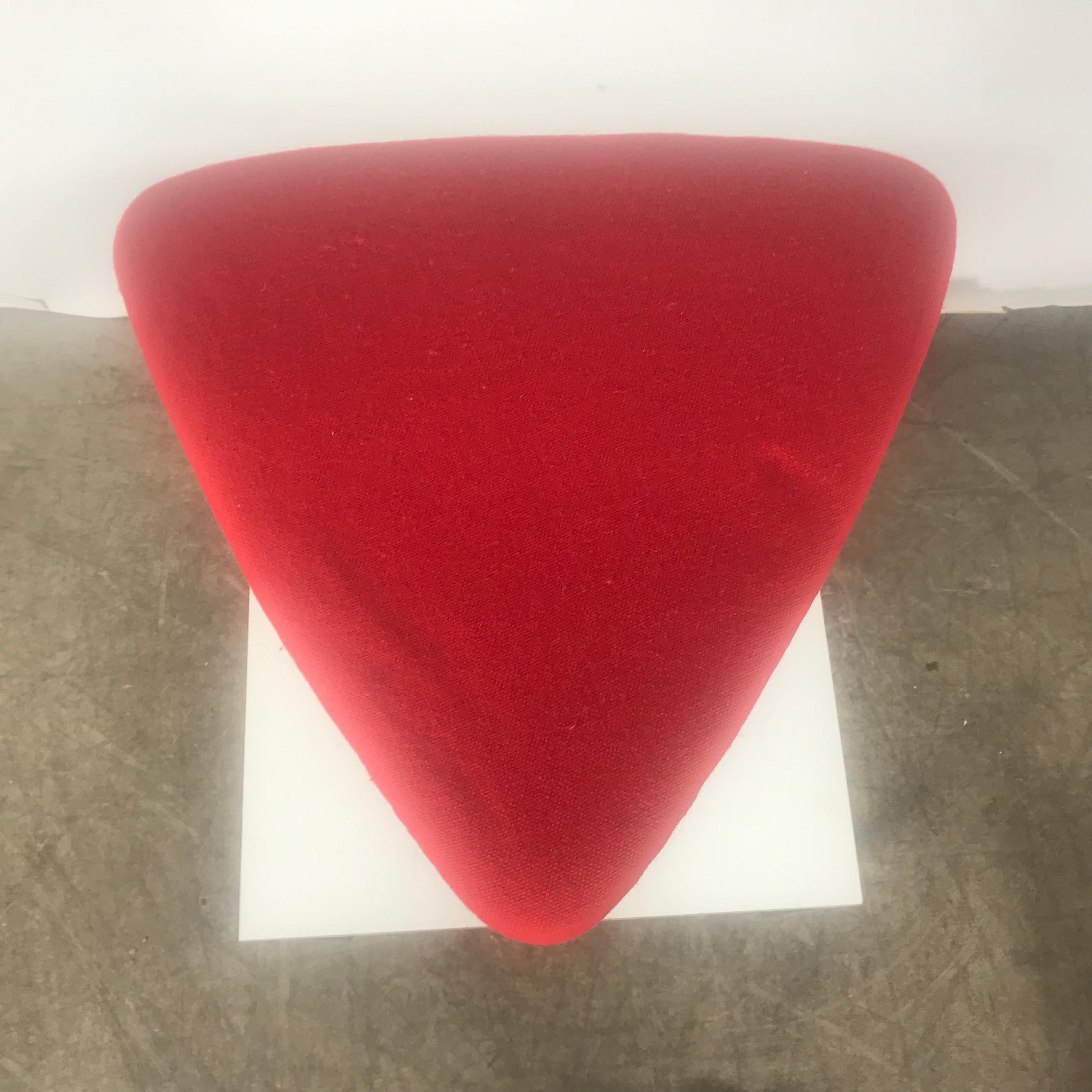 Classic Modernist wire iron and fabric Tricorn stool / ottoman attributed to Vladimir Kagan, stunning simple elegant design, curvaceous flowing iron base, wonderful red wool knoll fabric upholstered triangle shaped top.