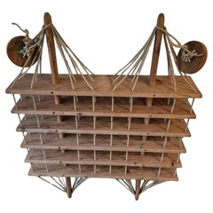 Modernistischer hängender Weinregal aus Holz und Seil, Niederlande 1970er Jahre