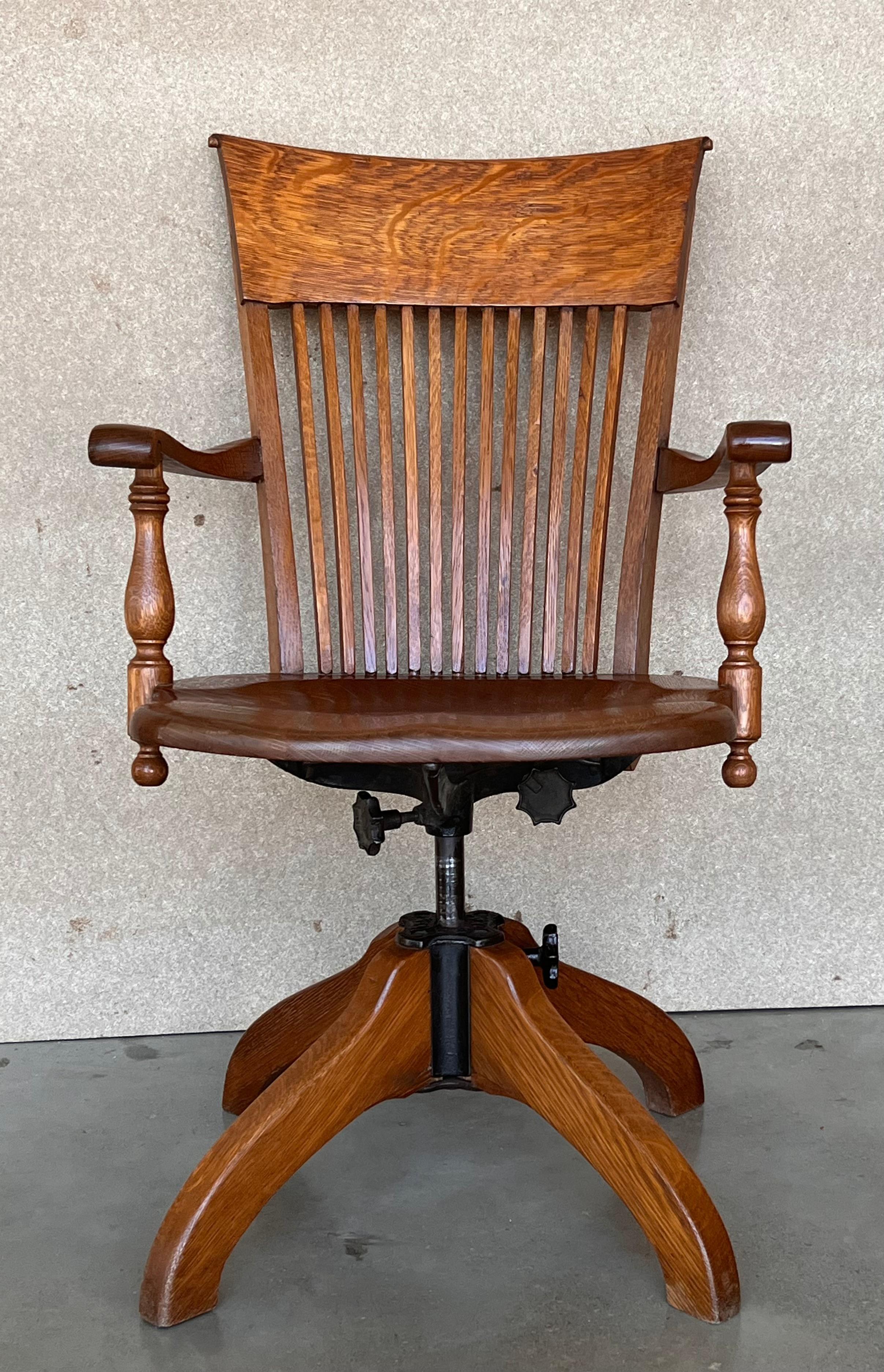Modernist swivel chair by unknown designer. Manufactured in Barcelona circa 1940. Wood. In original condition with minor wear consistent of age and use, preserving a beautiful patina.

Height to the arms: 65cm.