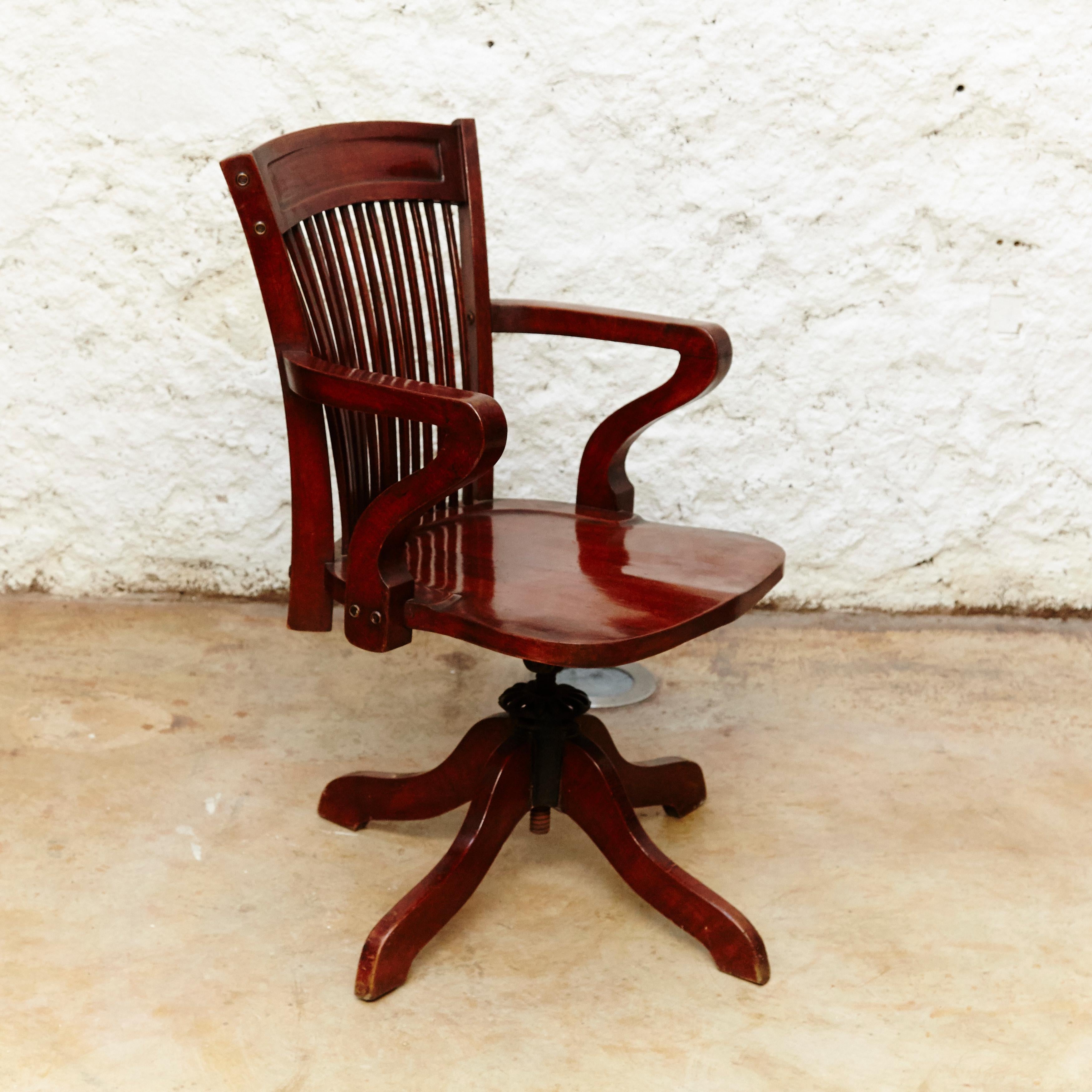 Mid-20th Century Modernist Wood Swivel Chair from Barcelona, circa 1940
