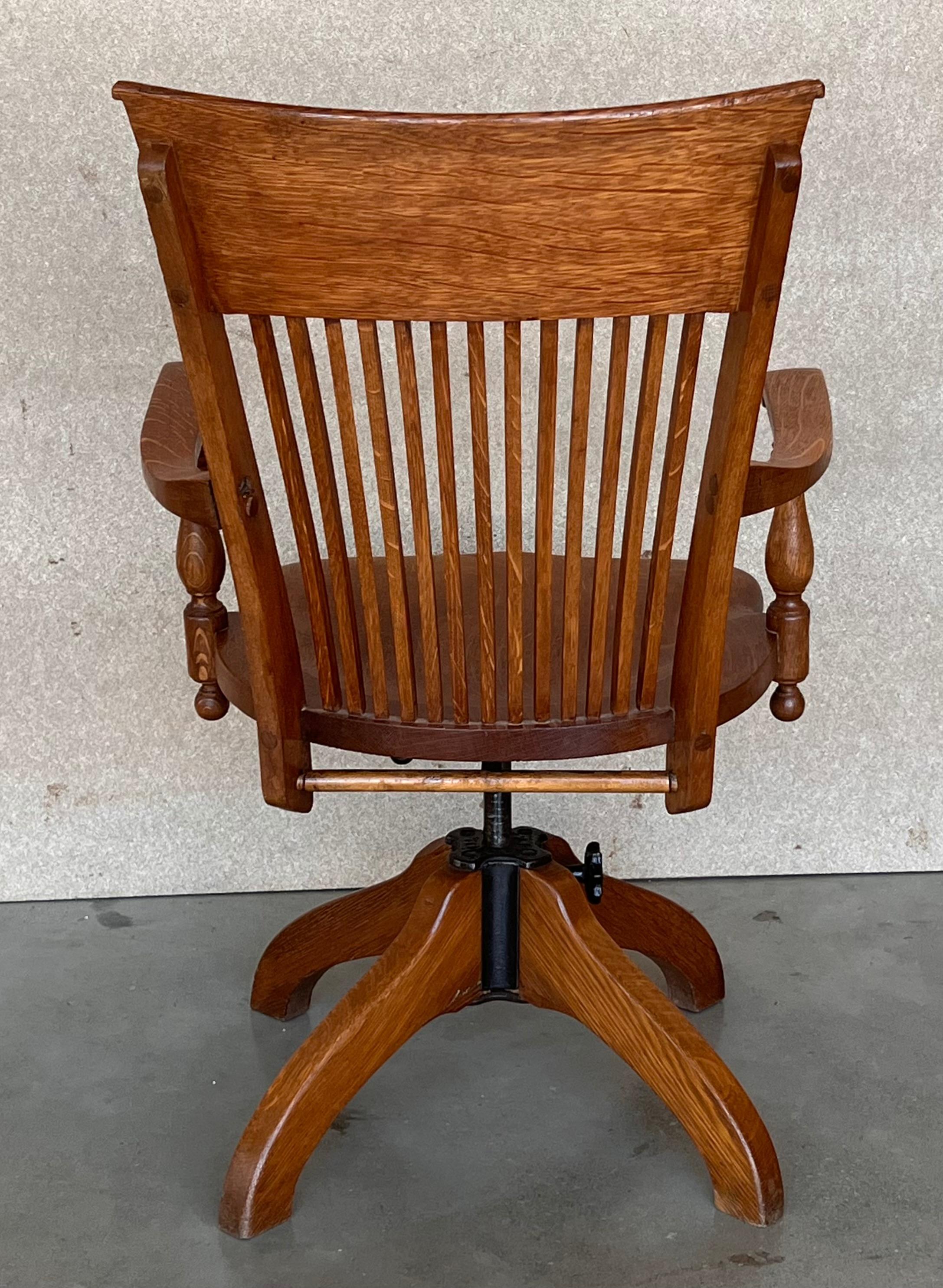 Modernist Wood Swivel Chair from Barcelona, circa 1940 In Good Condition In Miami, FL