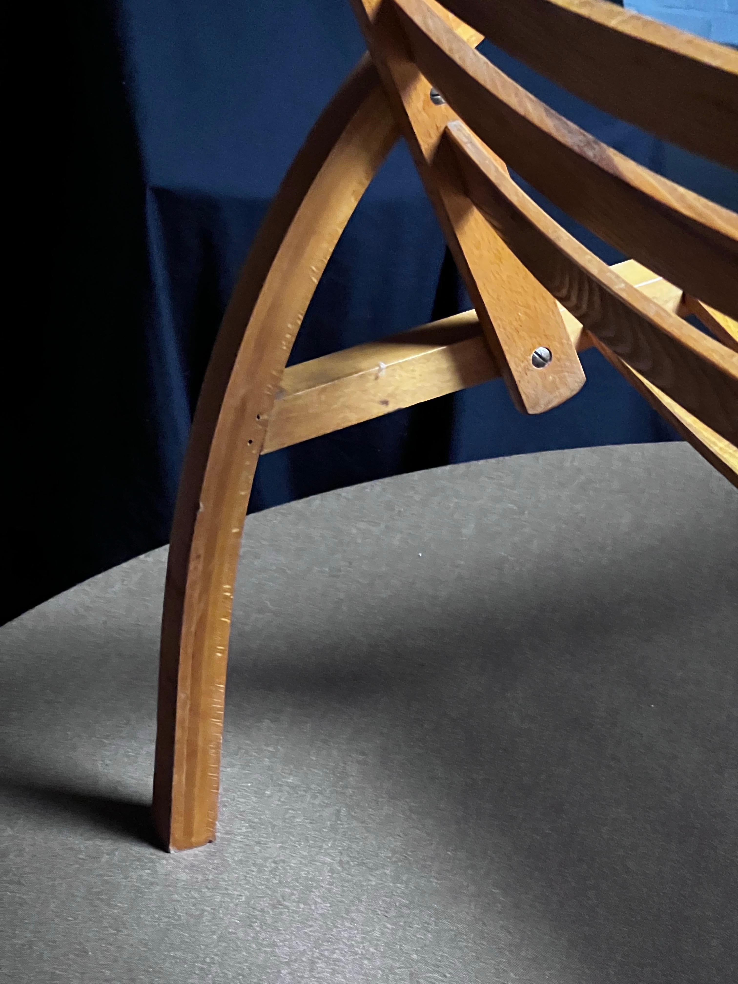 Ensemble de 4 chaises d'extérieur modernistes en bois empilables des années 1930 en vente 6