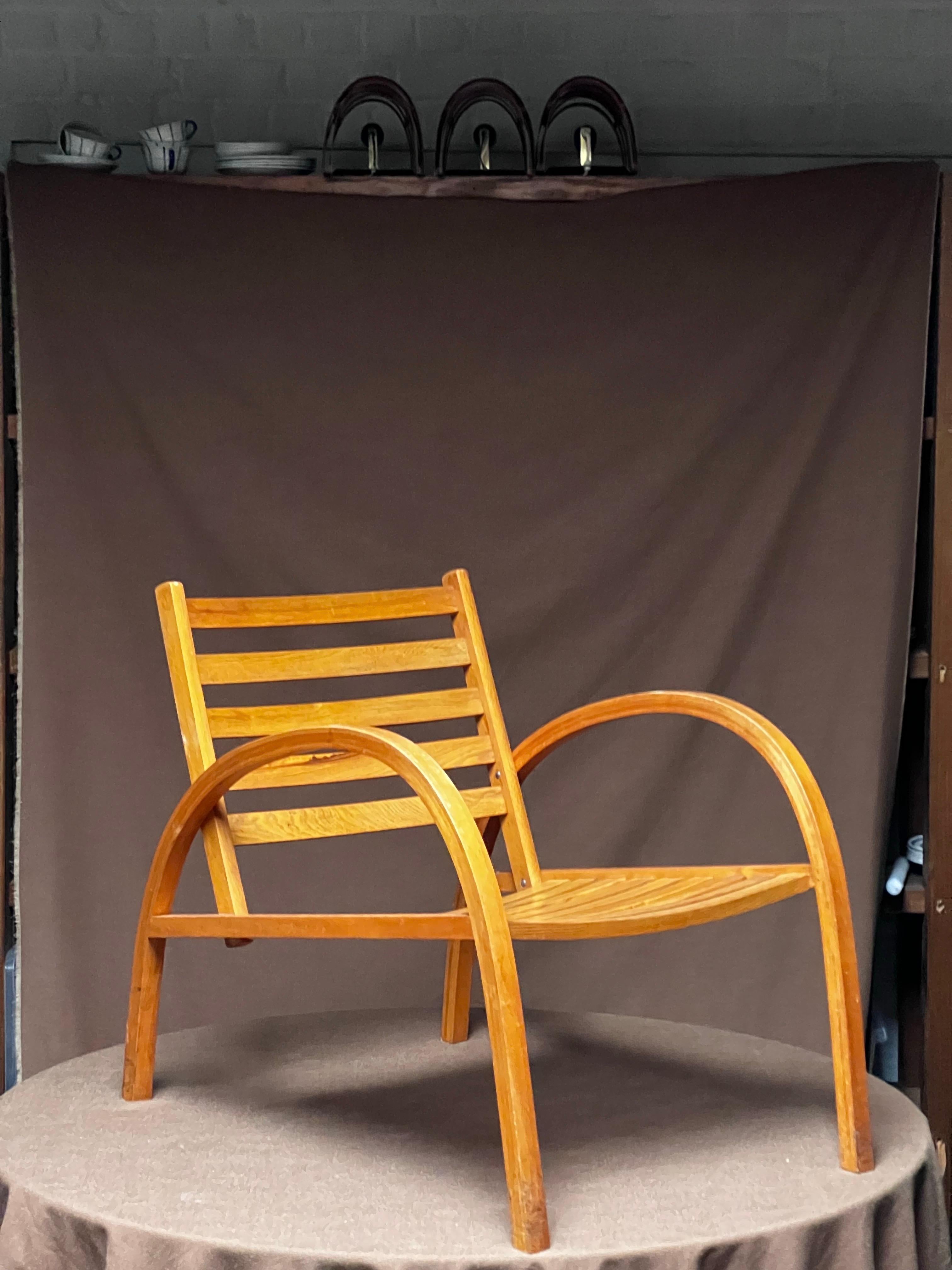 Ensemble de 4 chaises d'extérieur modernistes en bois empilables des années 1930 en vente 8