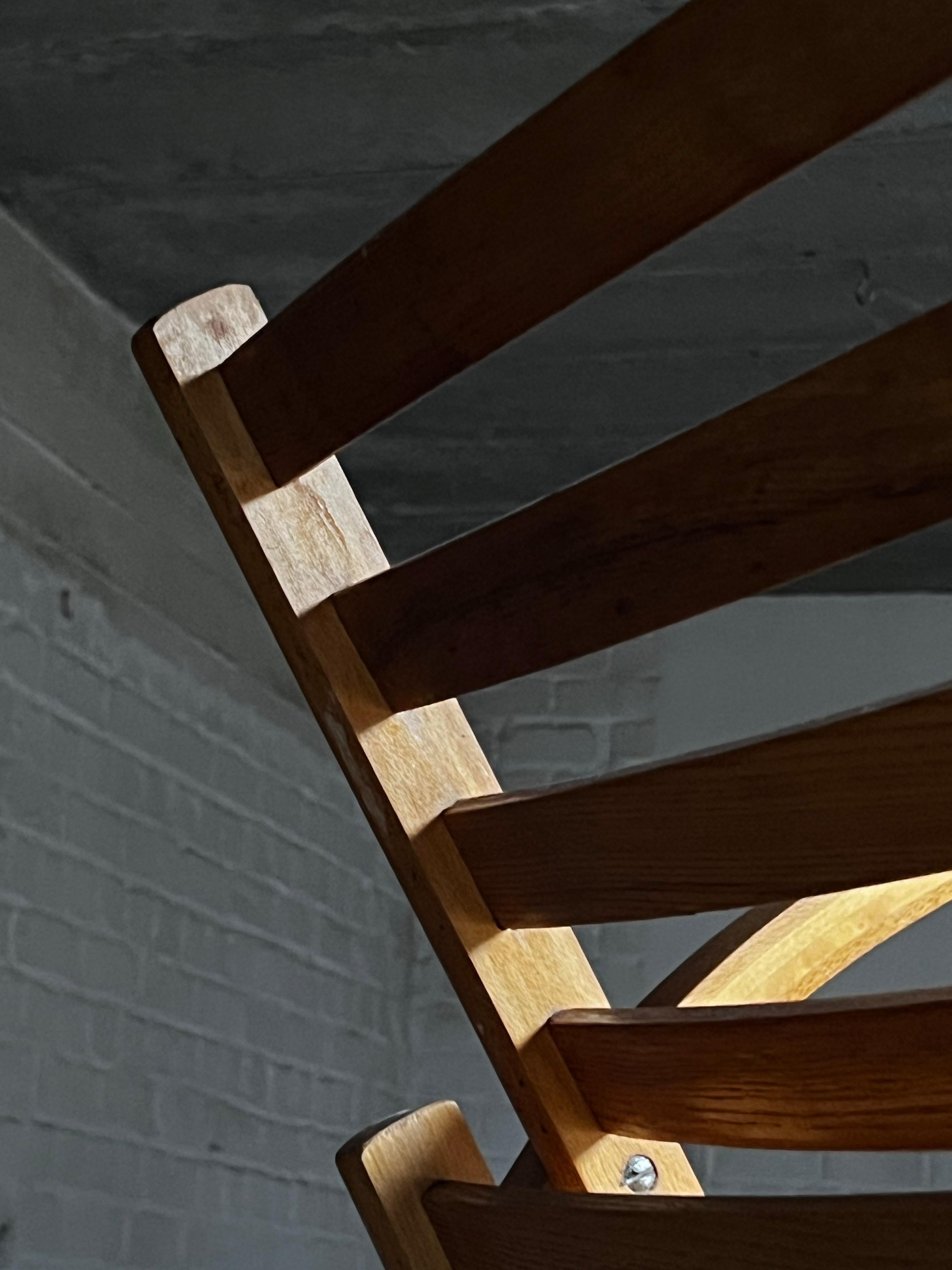 Milieu du XXe siècle Ensemble de 4 chaises d'extérieur modernistes en bois empilables des années 1930 en vente