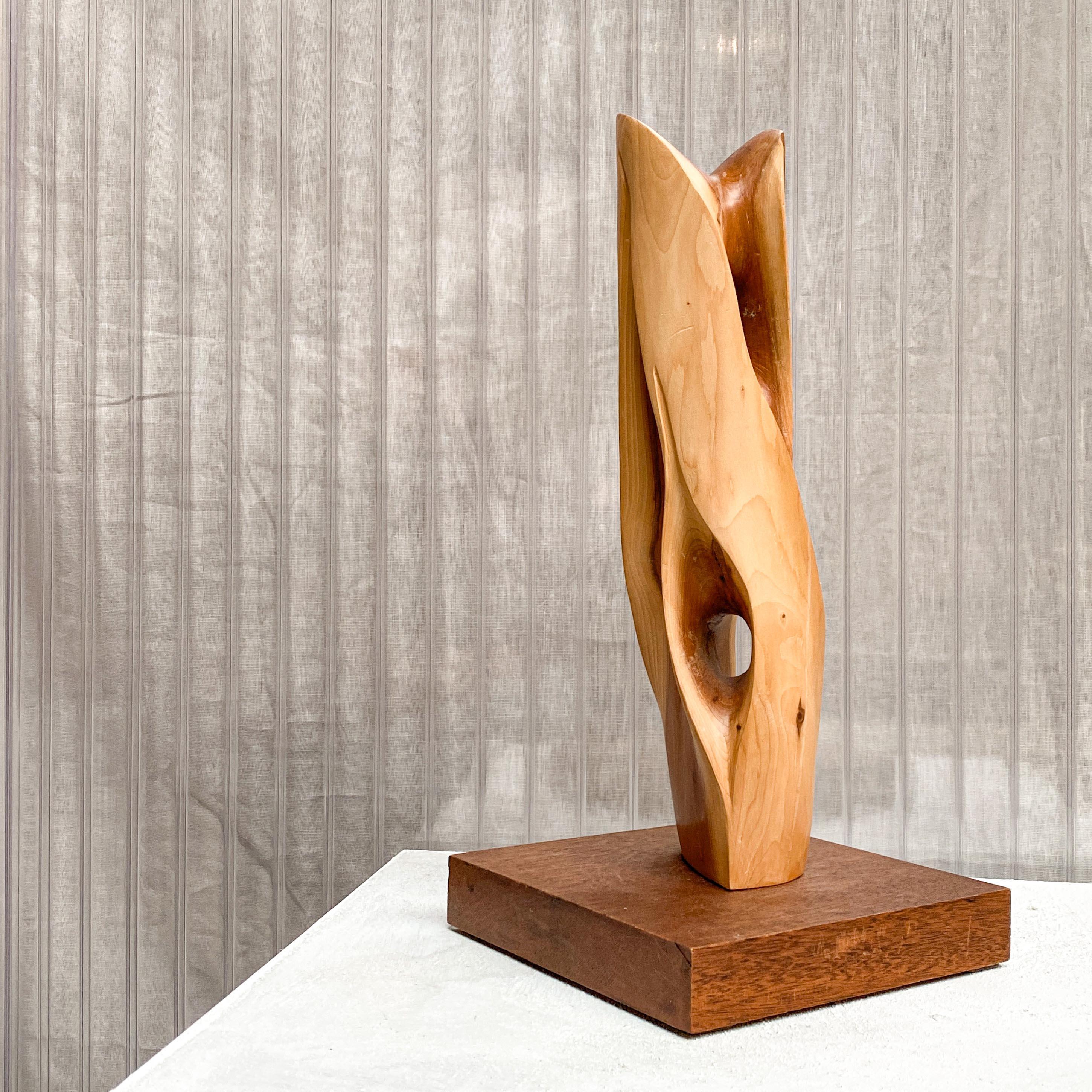 Modernist Wooden Sculpture in Abstract Intricate TOTEM Shape on a Wooden Base For Sale 1