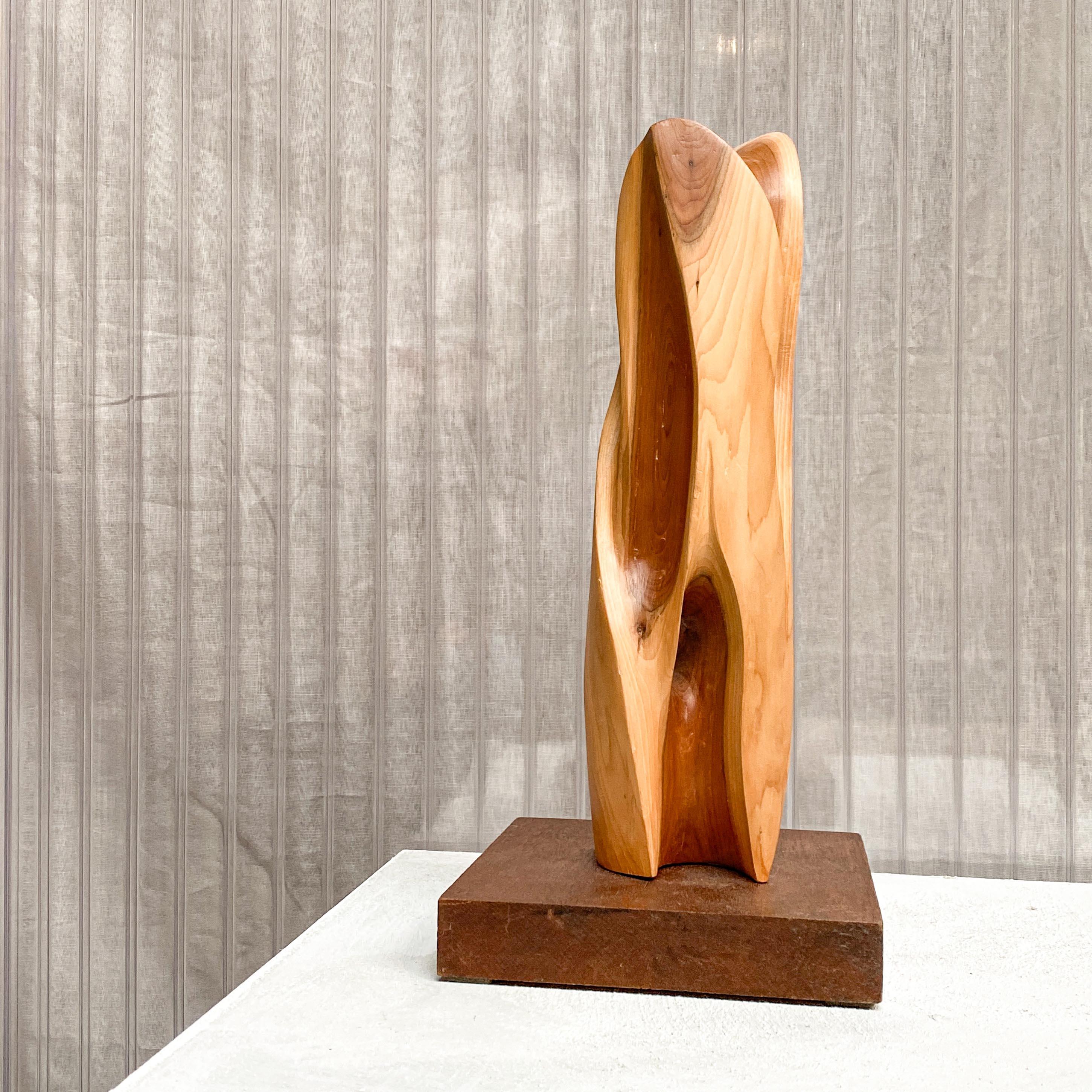 Modernist Wooden Sculpture in Abstract Intricate TOTEM Shape on a Wooden Base For Sale 2