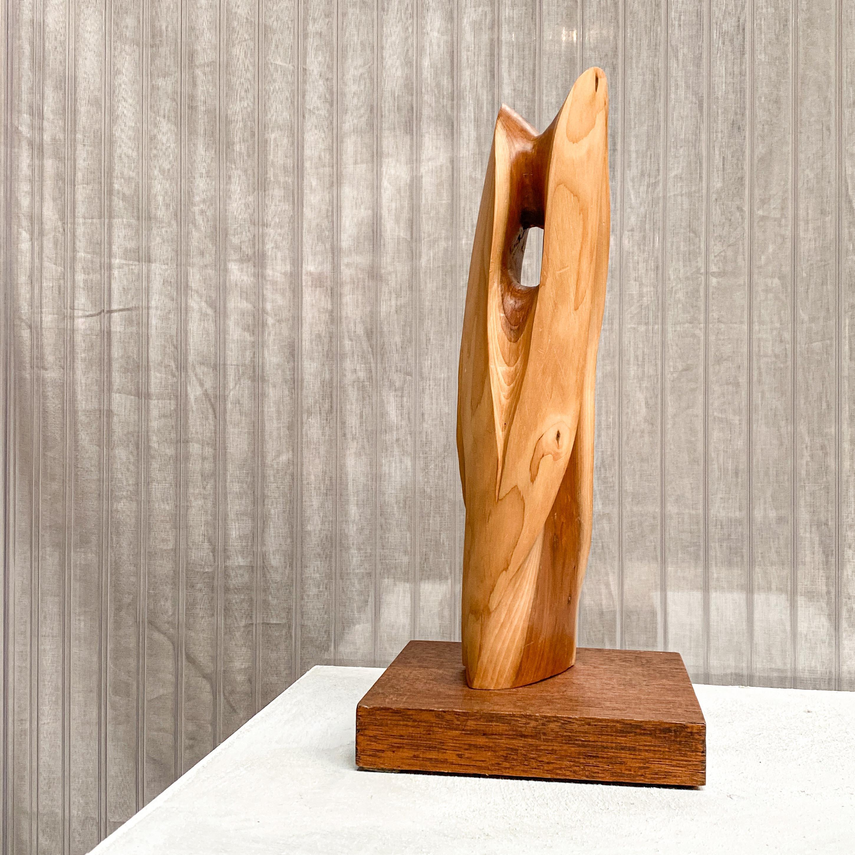 Modernist Wooden Sculpture in Abstract Intricate TOTEM Shape on a Wooden Base For Sale 3