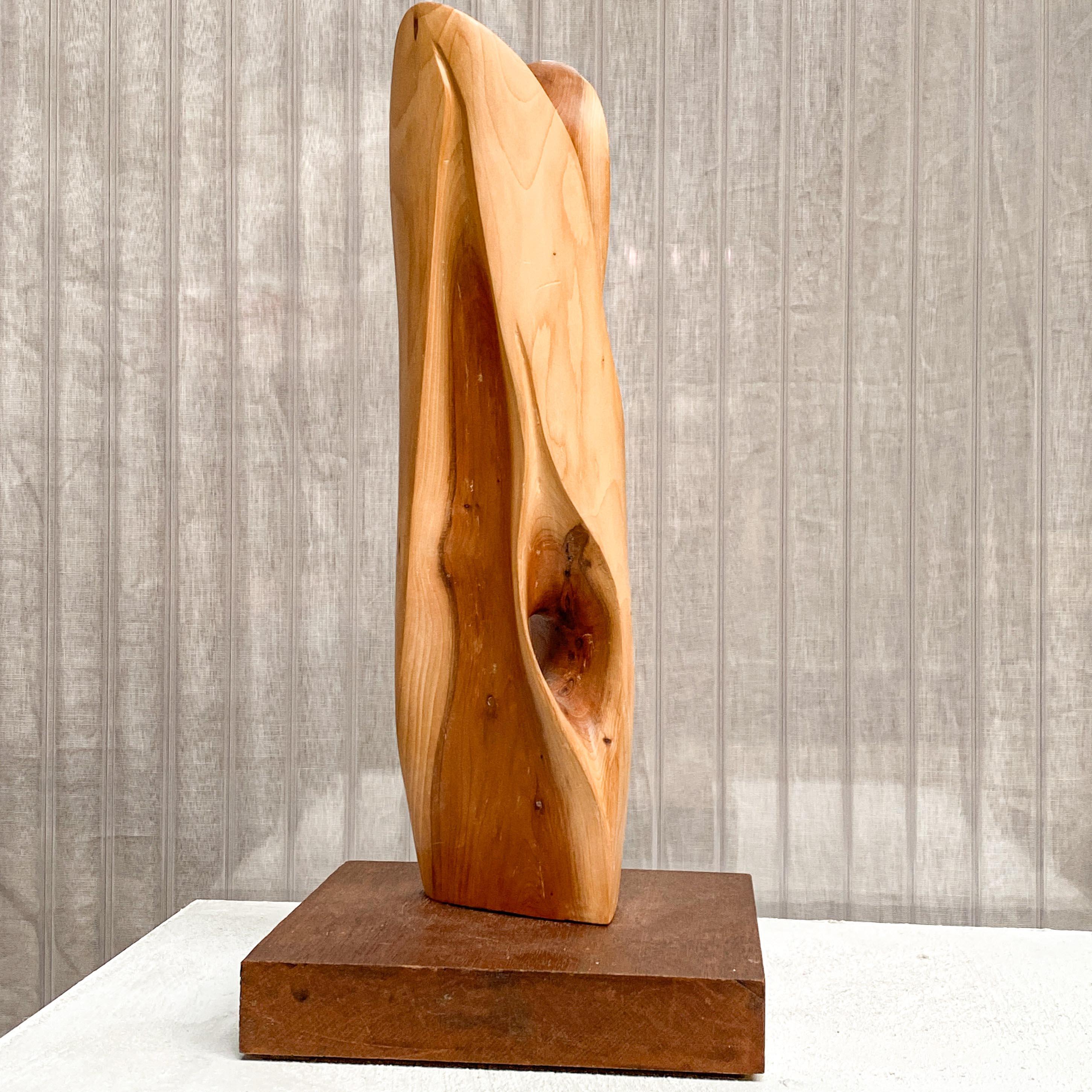 Modernist Wooden Sculpture in Abstract Intricate TOTEM Shape on a Wooden Base For Sale 5