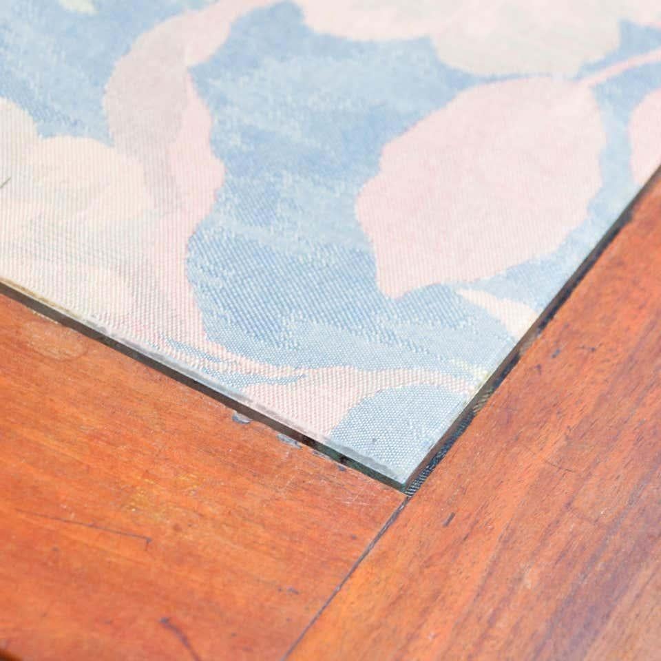Modernistischer Holztisch mit gepolsterter Platte - Anfang 20. Jahrhundert, Spanien im Angebot 11