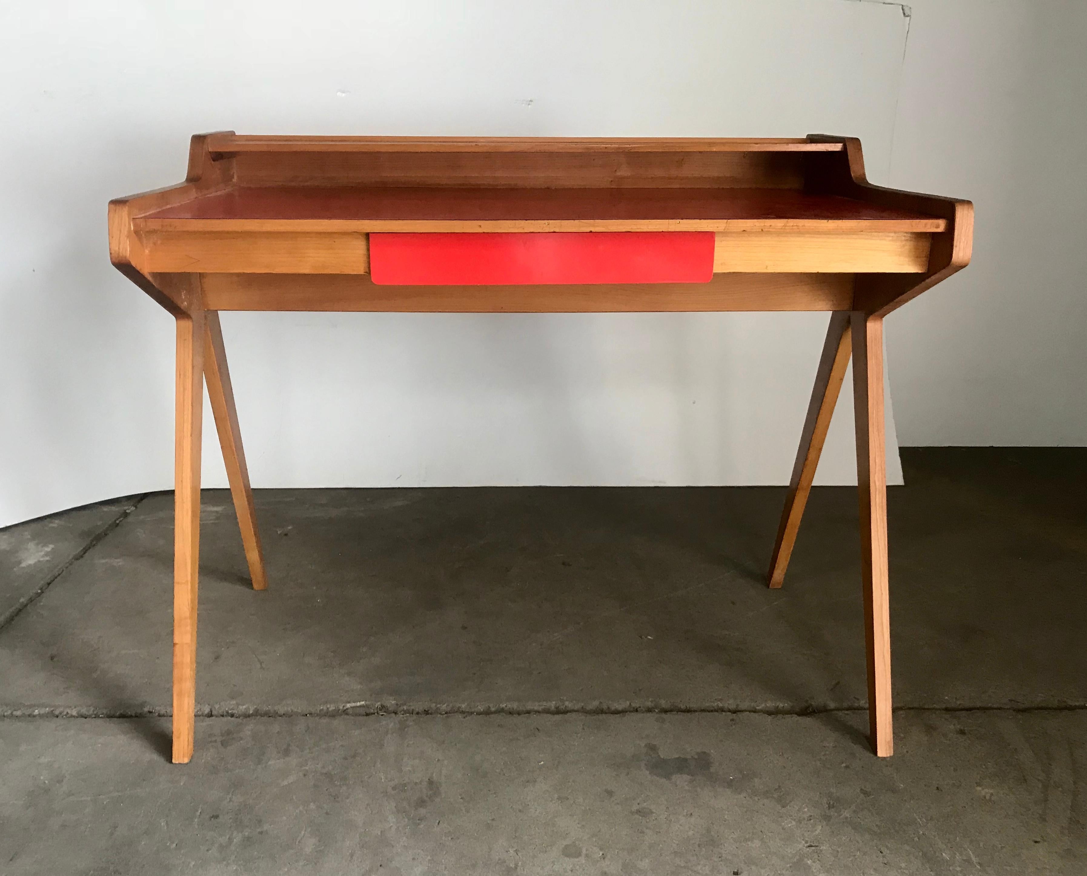 Beautiful desk or writing table designed by Helmut Magg for WK Möbel, Germany, 1955, nice original condition. Features nutwood and red lacquer desk top surface and drawer,..( a bit rarer) Hand delivery avail to New York City or anywhere en route