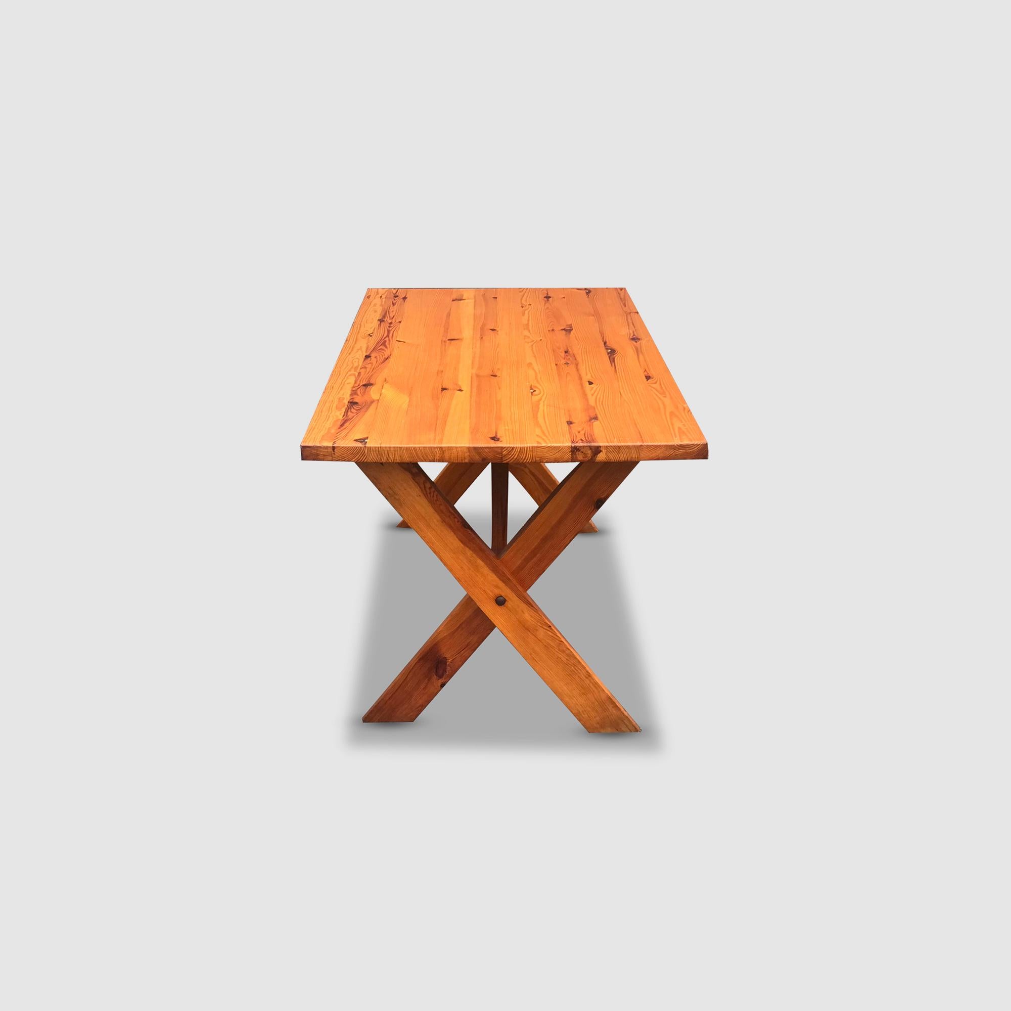 Modernist X-leg dining table by Ate van Apeldoorn for Houtwerk Hattem 1970s For Sale 3