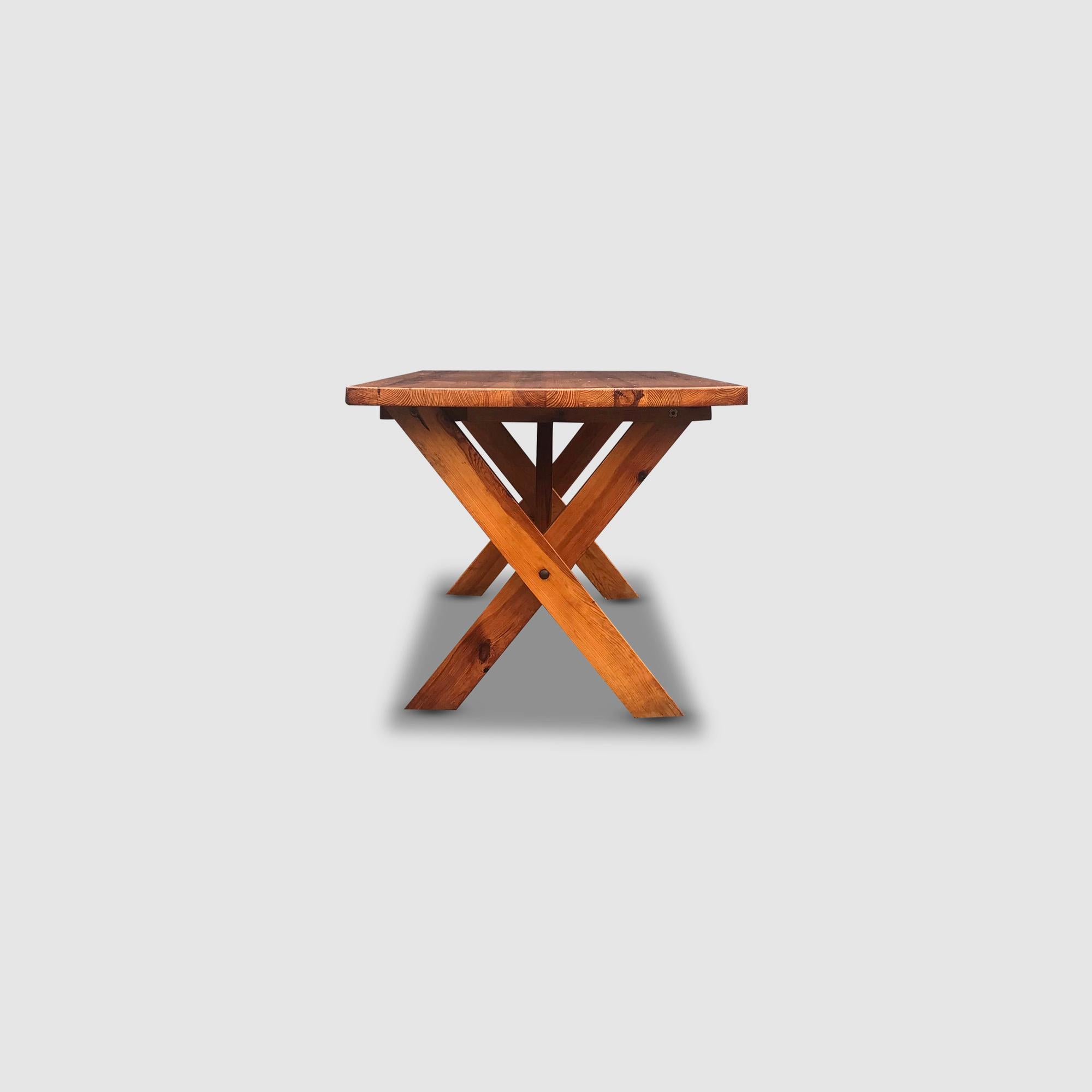 Modernist X-leg dining table by Ate van Apeldoorn for Houtwerk Hattem 1970s For Sale 4