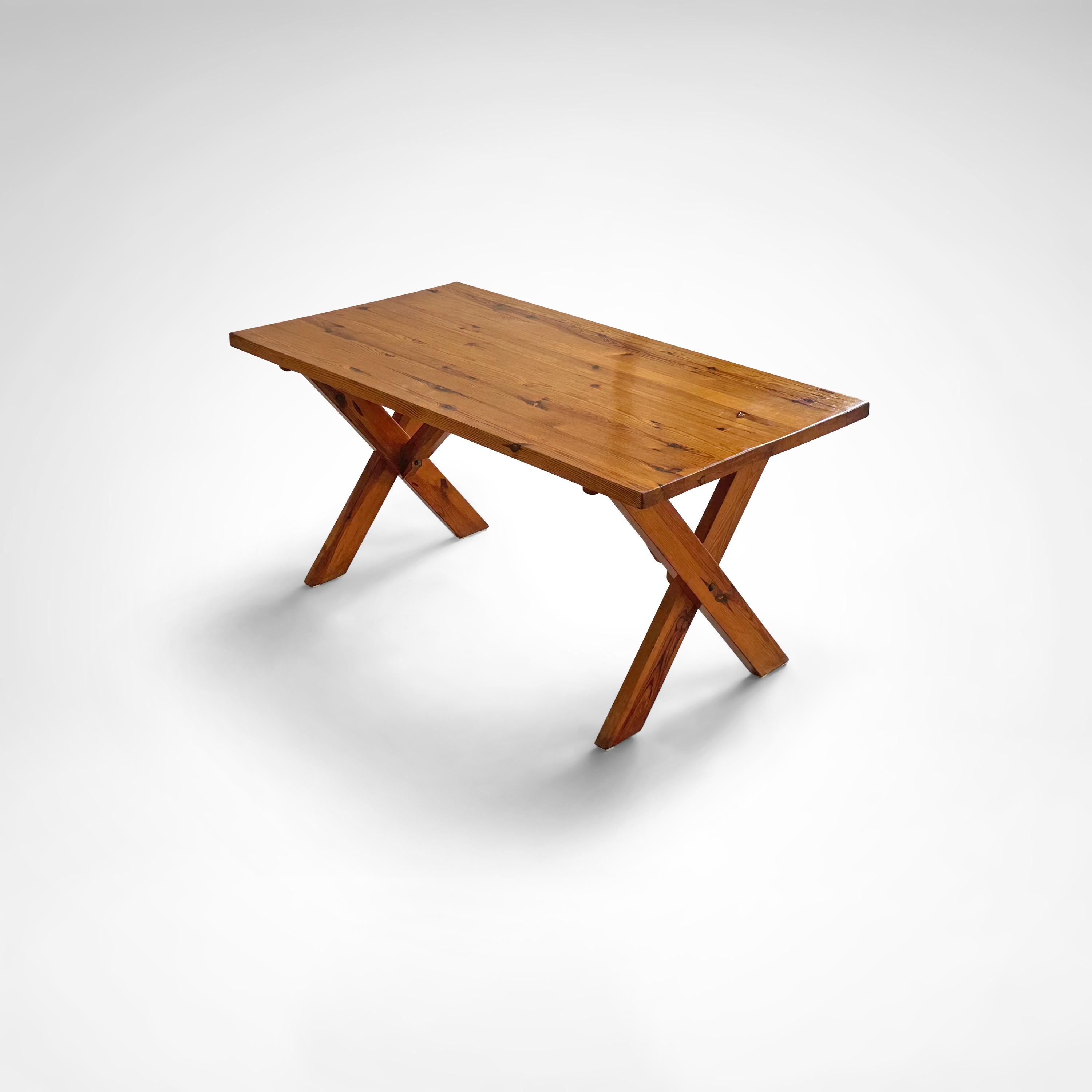 Dutch Modernist X-leg dining table by Ate van Apeldoorn for Houtwerk Hattem 1970s For Sale