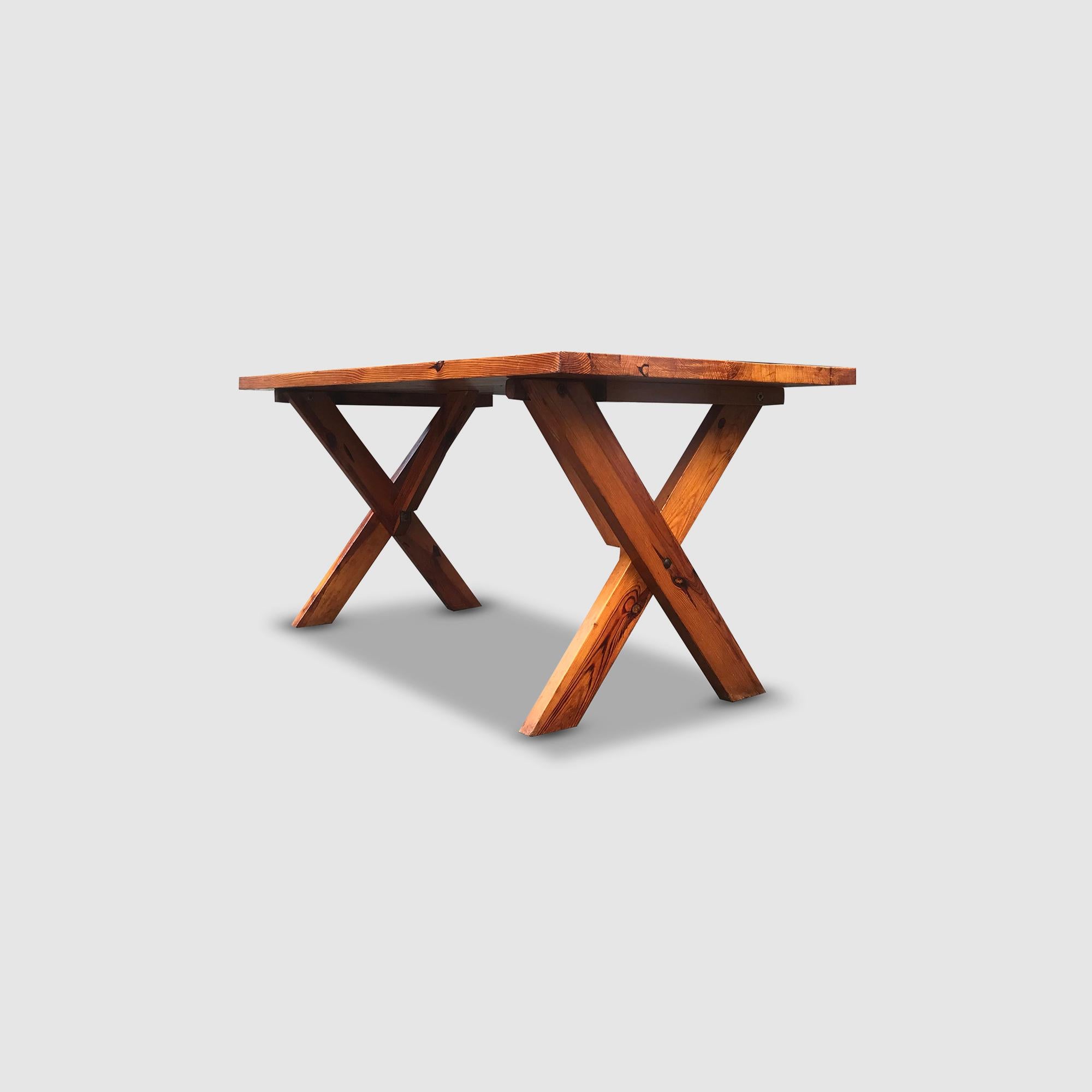 Late 20th Century Modernist X-leg dining table by Ate van Apeldoorn for Houtwerk Hattem 1970s For Sale