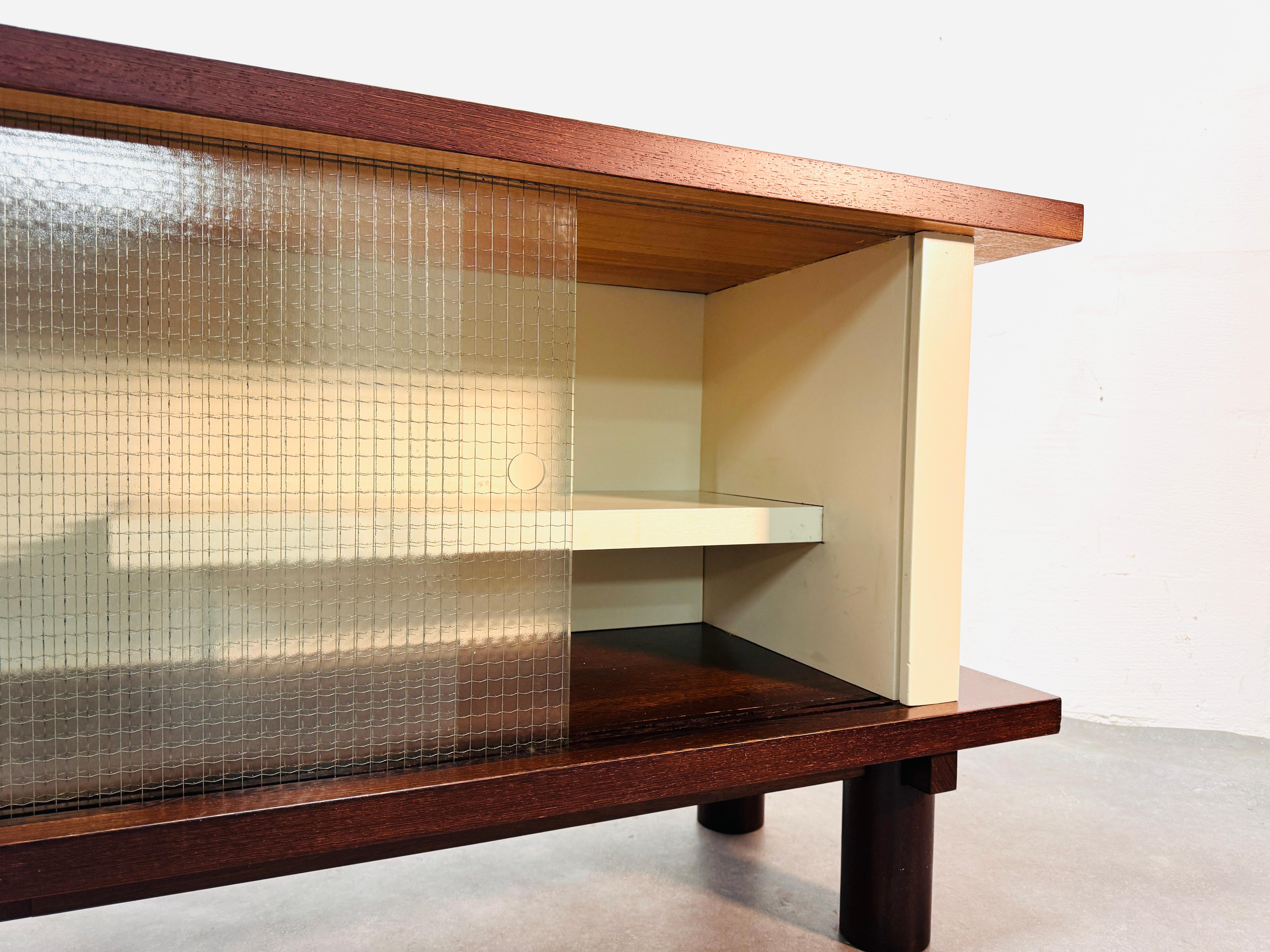 Modernista, minimalista, escuela Haque, Credenza, Metz & Co. feel, años 70 Wengué en venta