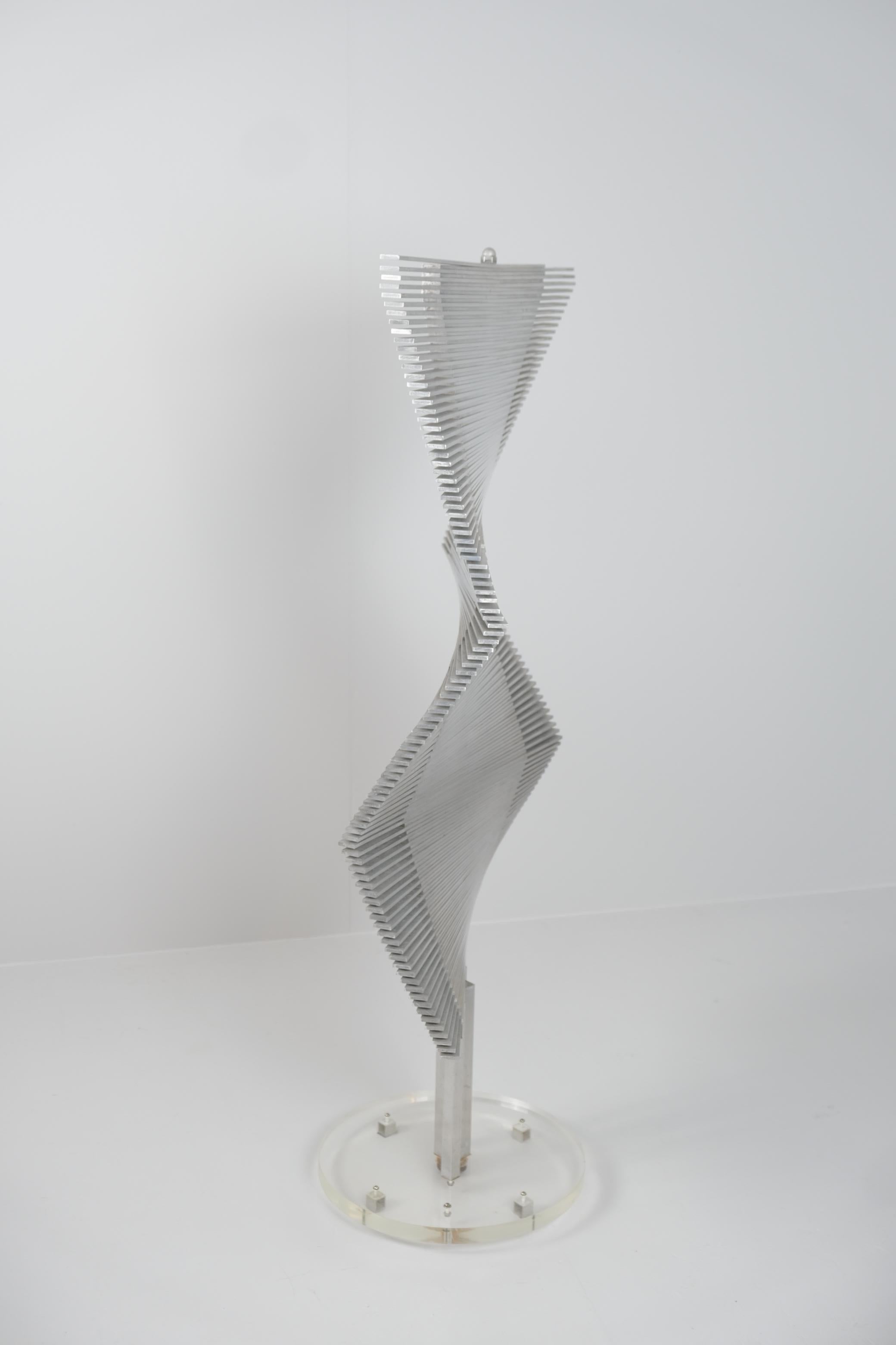 Moderno Scultura modernista in alluminio a lamelle di Raimo Utriainen, Finlandia 1973 in vendita