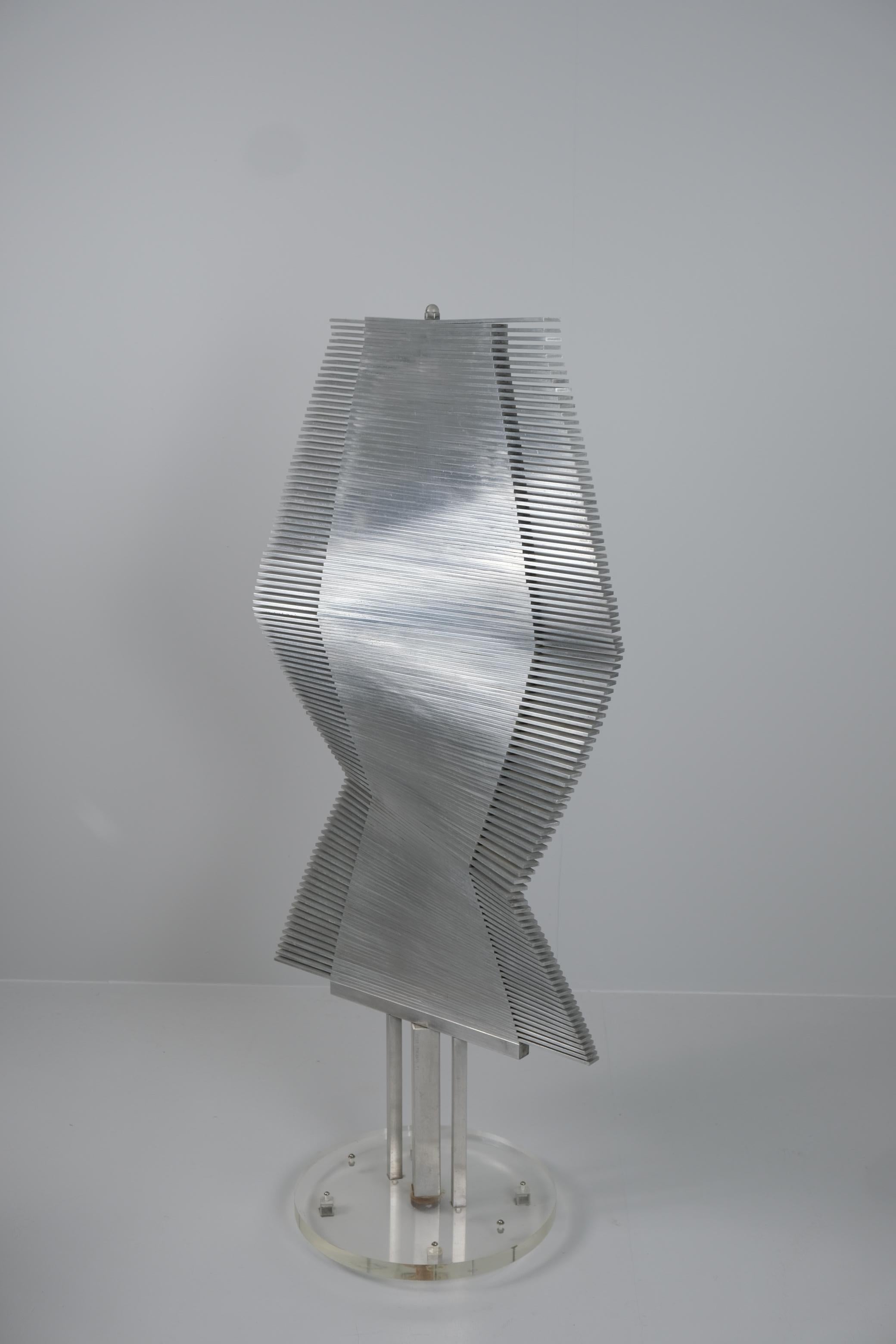 Scultura modernista in alluminio a lamelle di Raimo Utriainen, Finlandia 1973 In condizioni buone in vendita a Helsinki, FI