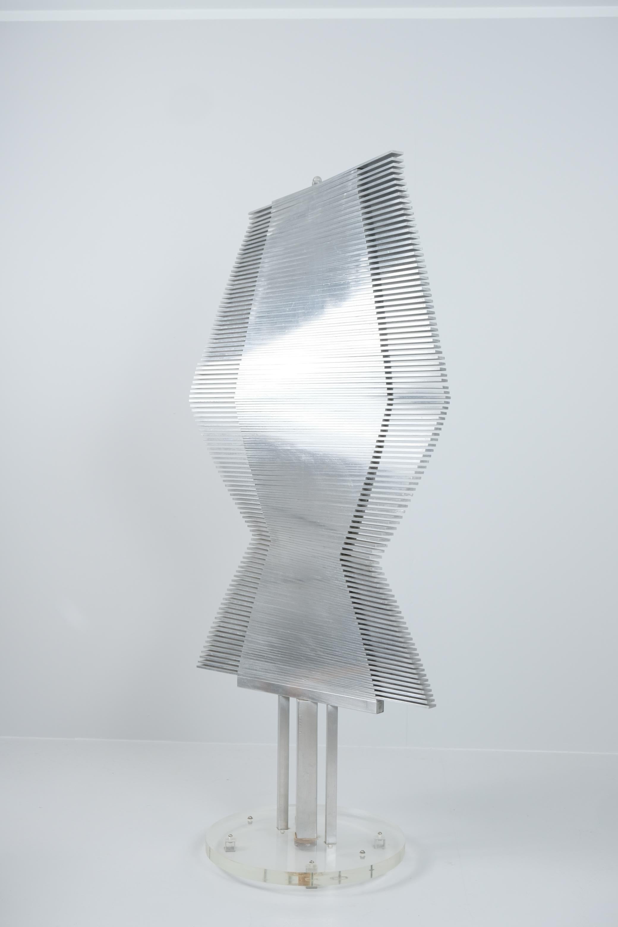 Fine XX secolo Scultura modernista in alluminio a lamelle di Raimo Utriainen, Finlandia 1973 in vendita