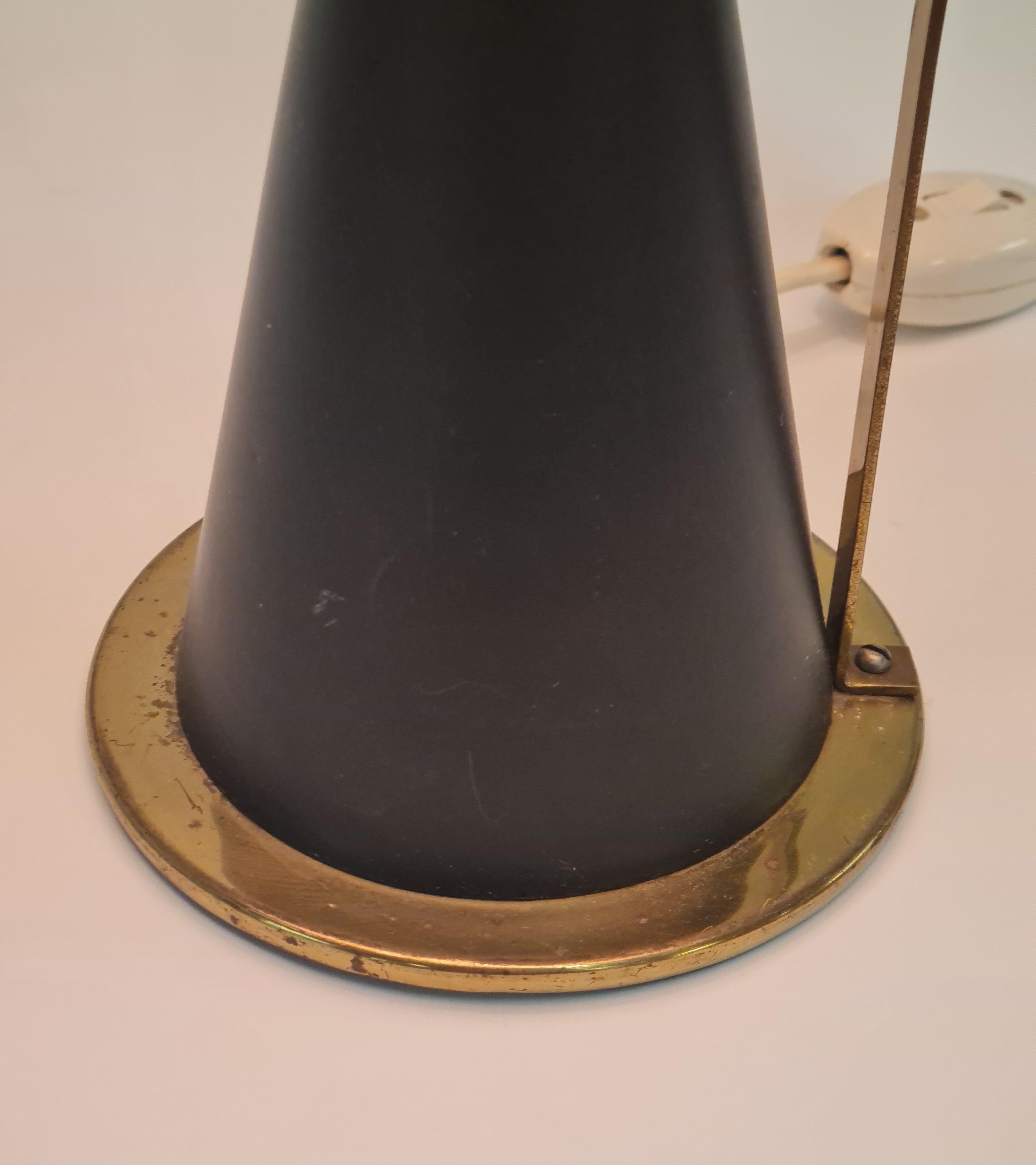 Modernistic Black & Brass Table Lamp Model K11-24, Maria Lindeman, Idman 1950s In Good Condition For Sale In Helsinki, FI
