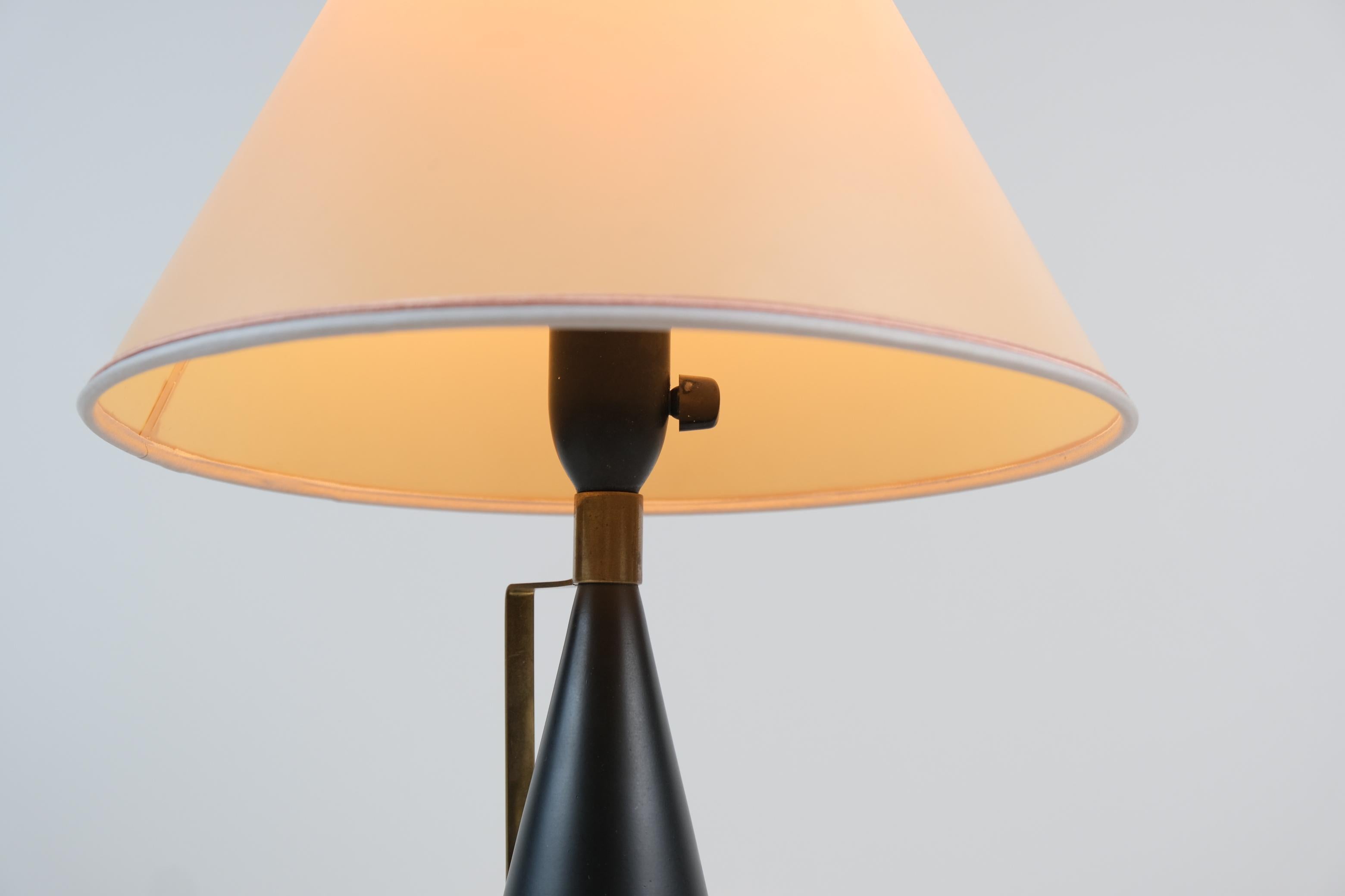 Finnish Modernistic Black & Brass Table Lamp Model K11-24, Maria Lindeman, Idman 1950s For Sale
