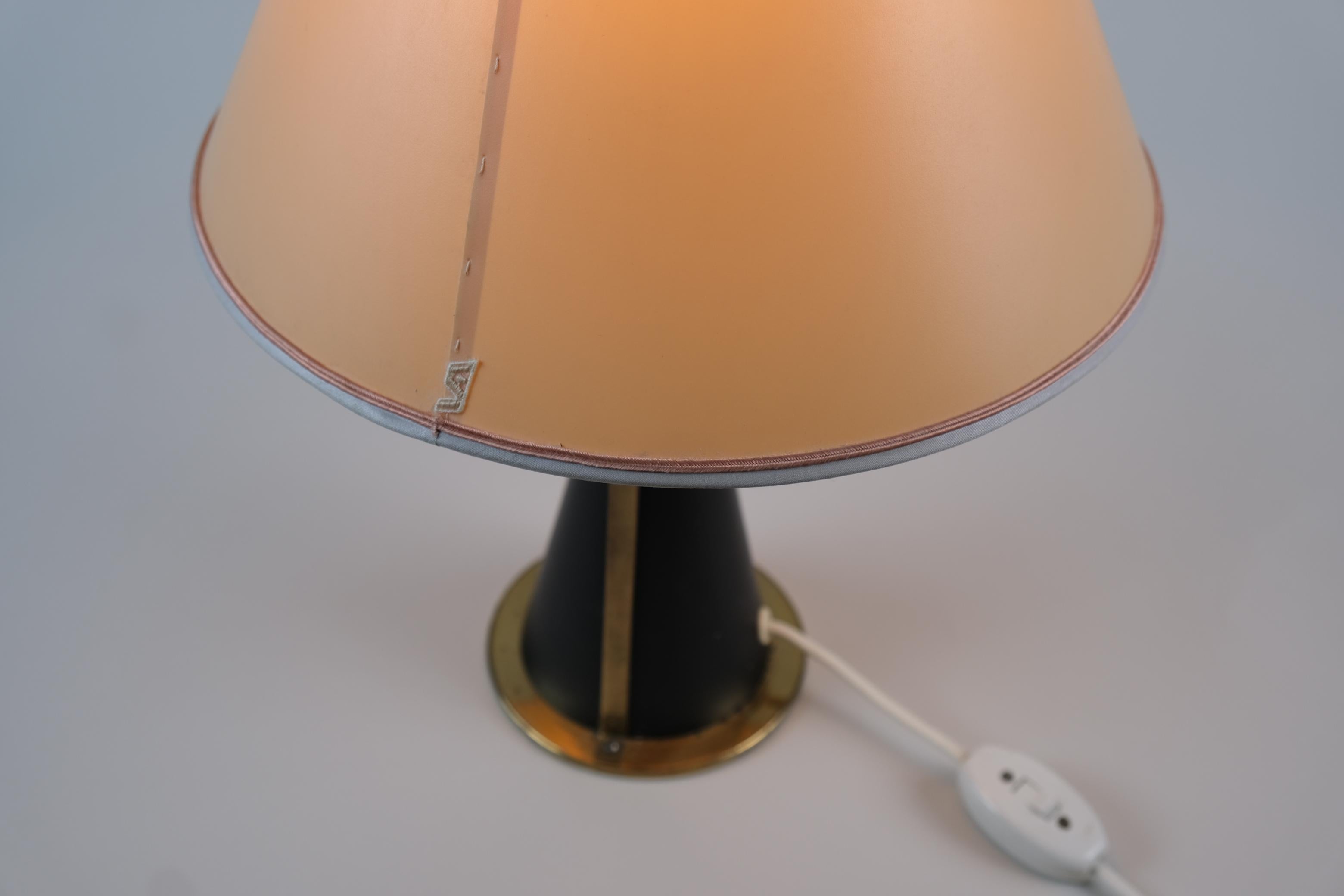Modernistic Black & Brass Table Lamp Model K11-24, Maria Lindeman, Idman 1950s For Sale 1