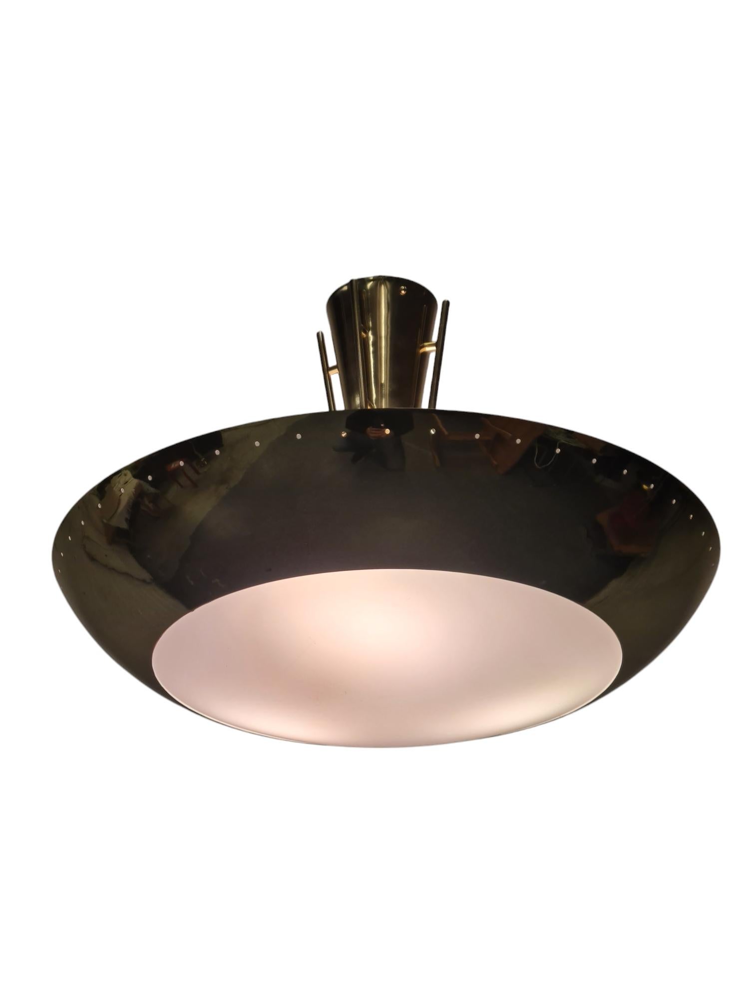 Lampada da soffitto modernista Model. ER 163 in ottone e acrilico, Itsu 1950s in vendita 5