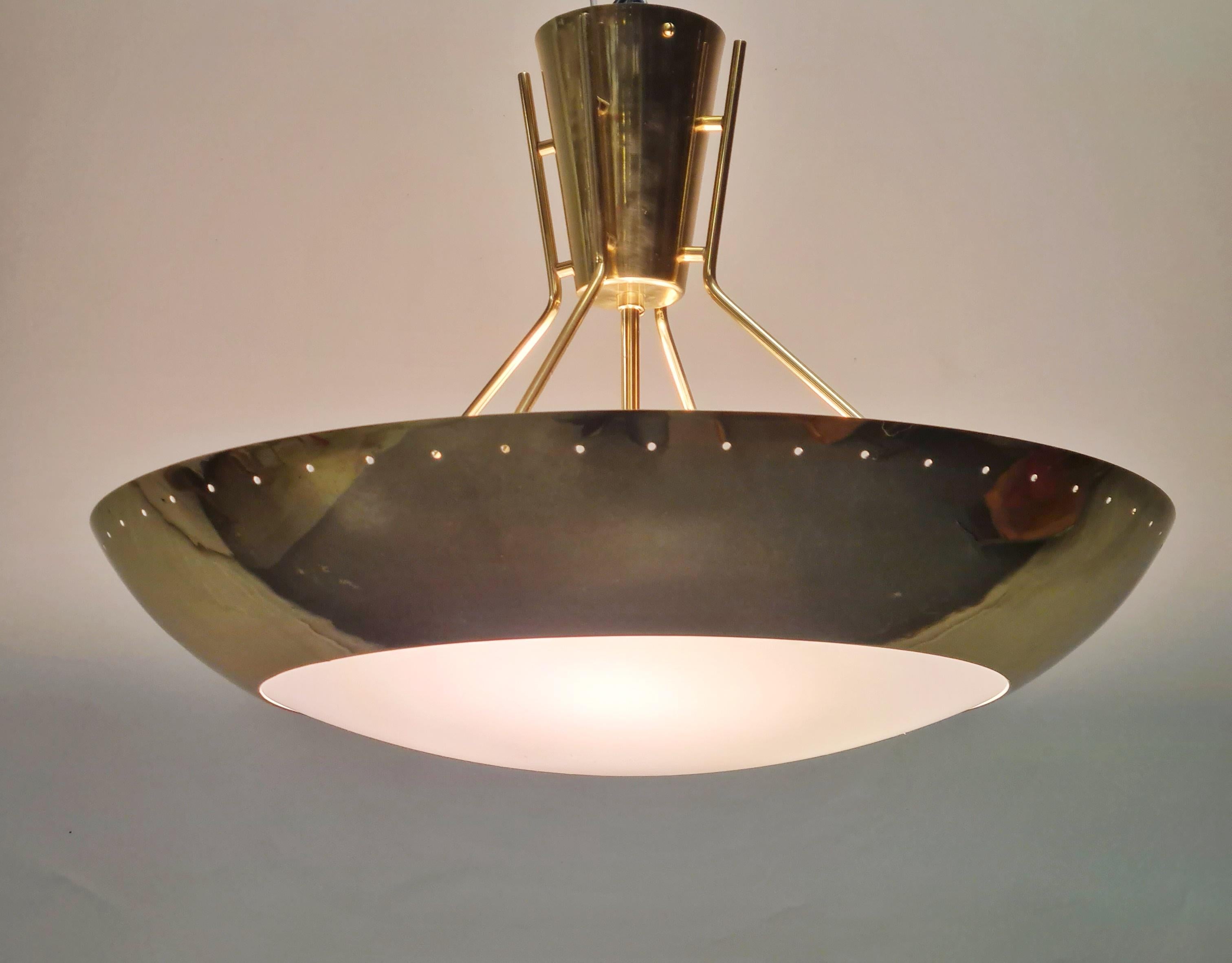 Lampada da soffitto modernista Model. ER 163 in ottone e acrilico, Itsu 1950s in vendita 9