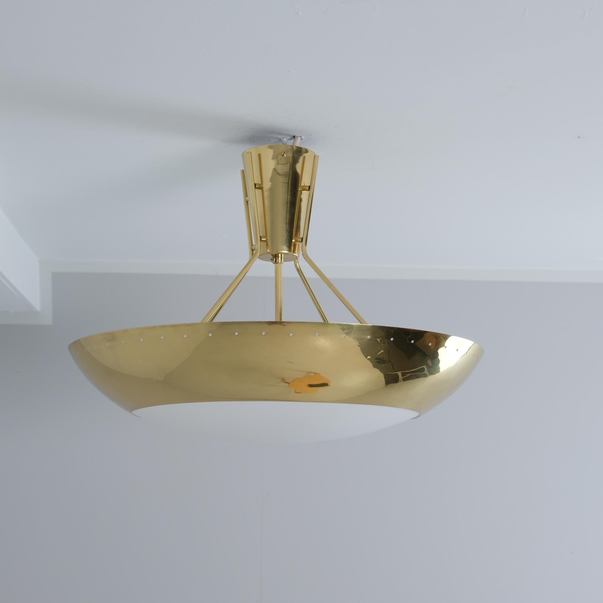 Lampada da soffitto modernista Model. ER 163 in ottone e acrilico, Itsu 1950s in vendita 3