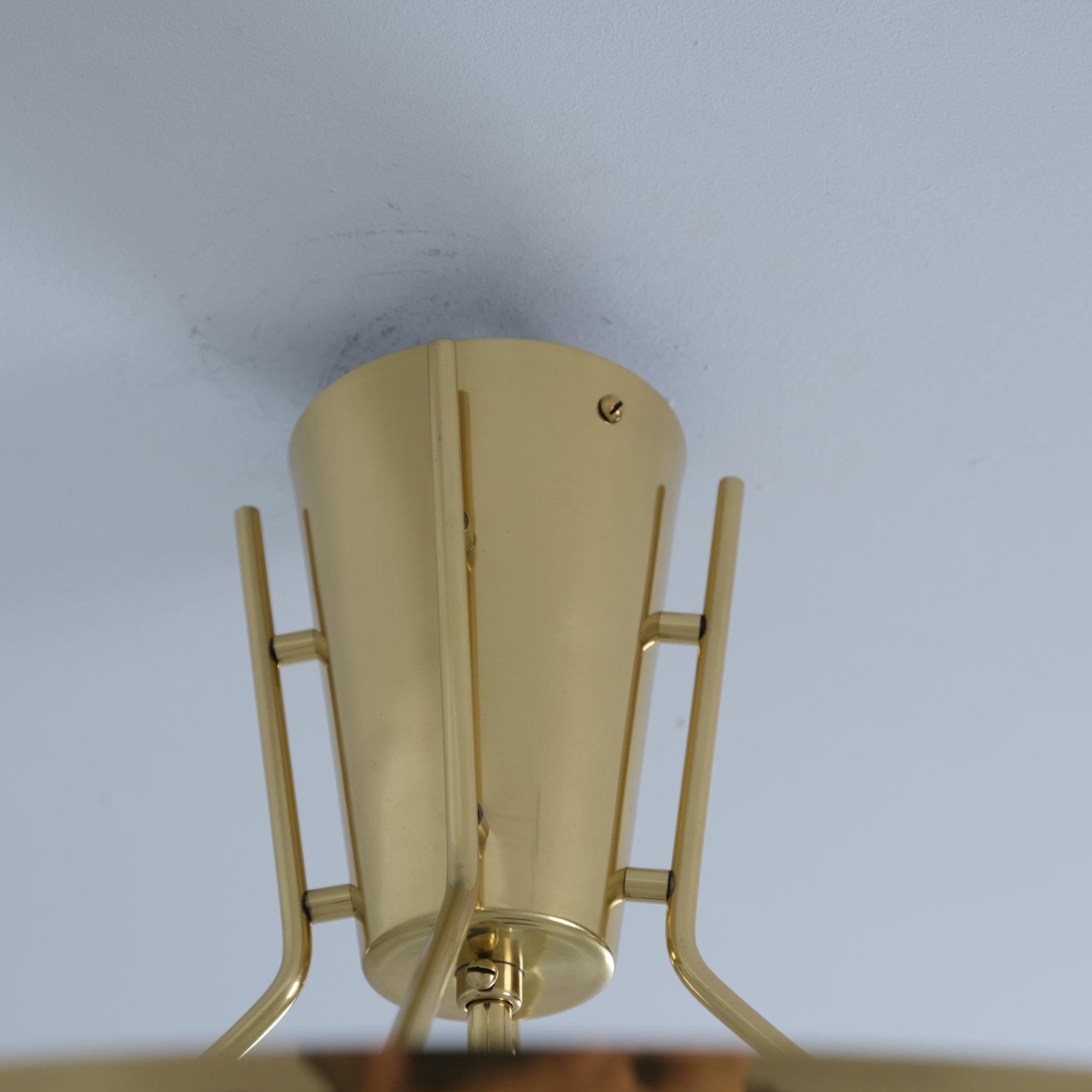 Lampada da soffitto modernista Model. ER 163 in ottone e acrilico, Itsu 1950s In condizioni buone in vendita a Helsinki, FI