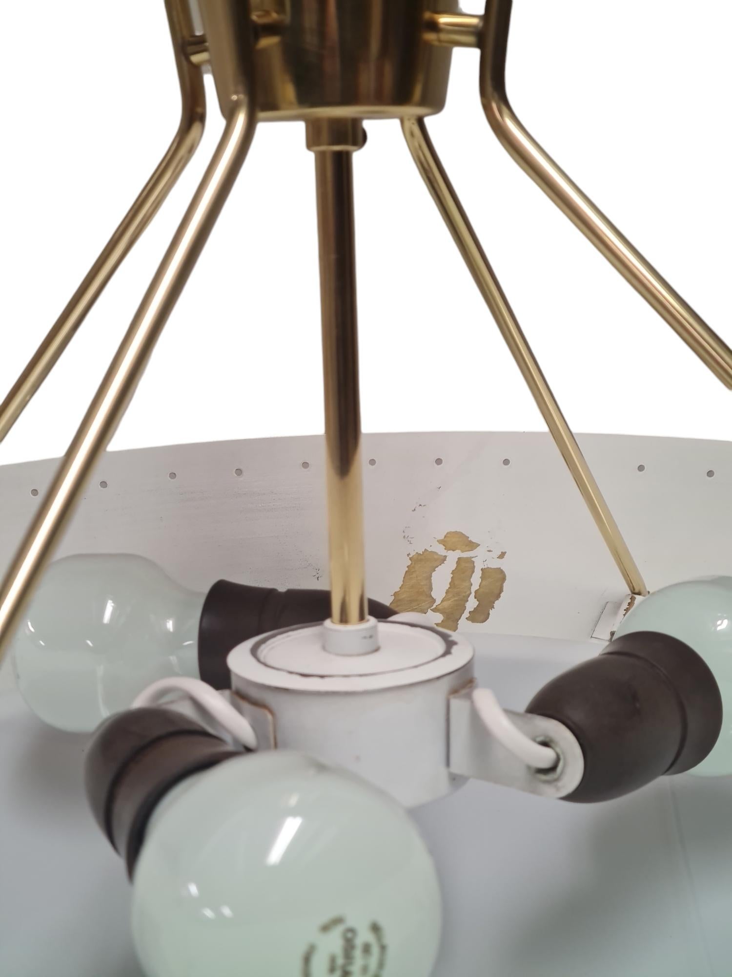 Ottone Lampada da soffitto modernista Model. ER 163 in ottone e acrilico, Itsu 1950s in vendita