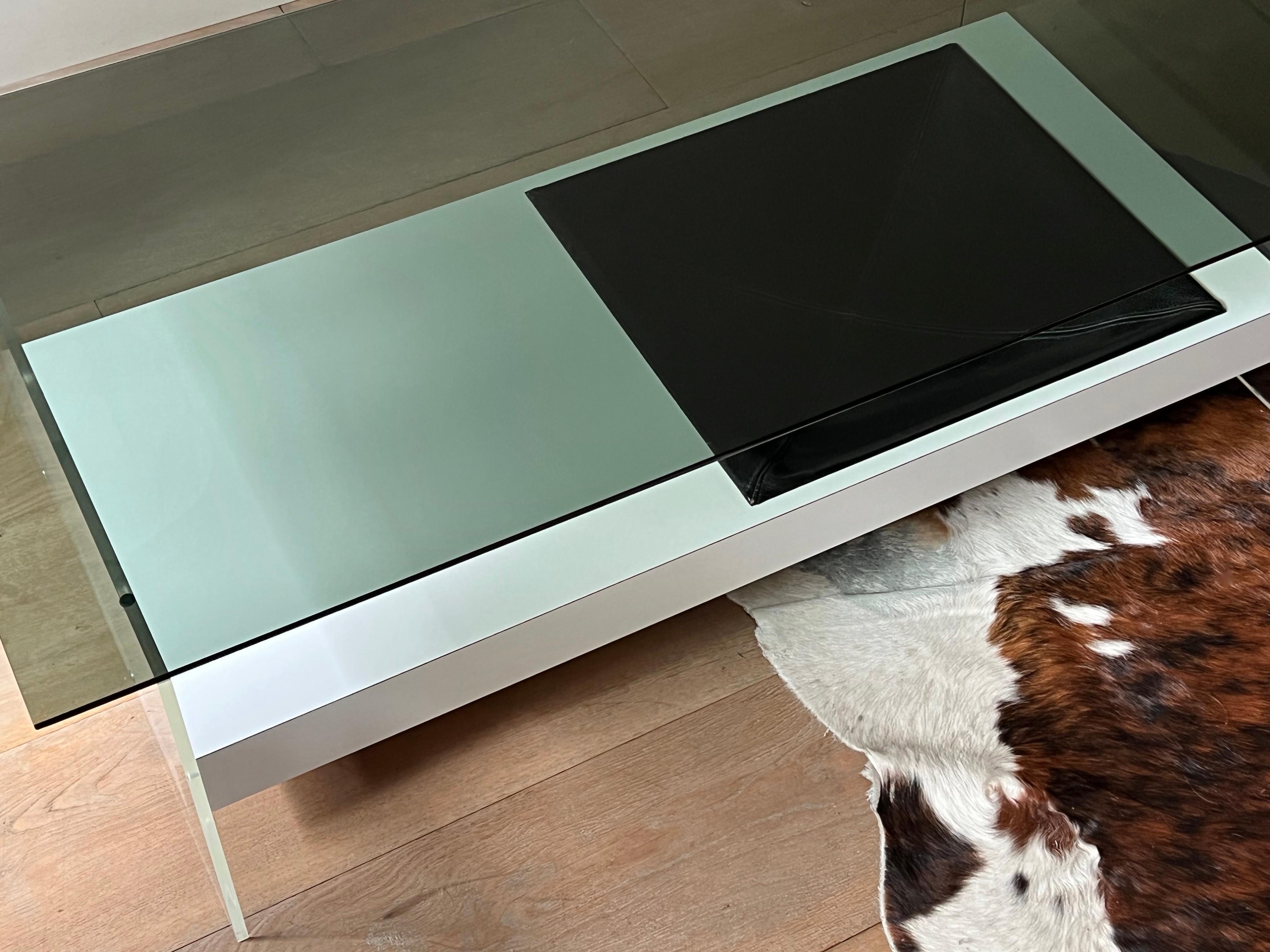 Modernistic coffee table in acrylic, glass, melamine and leather, 1970 For Sale 4