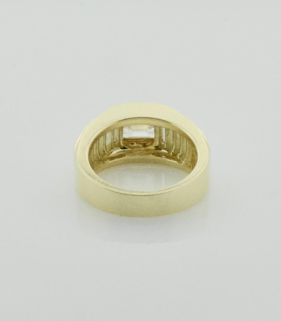 Modernistic East-West Diamond Ring in 18 Karat Yellow Gold In Excellent Condition For Sale In Wailea, HI