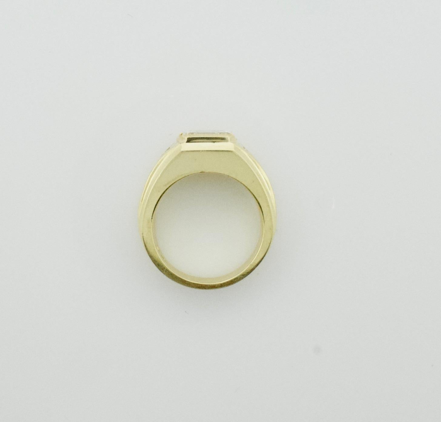 Women's or Men's Modernistic East-West Diamond Ring in 18 Karat Yellow Gold For Sale