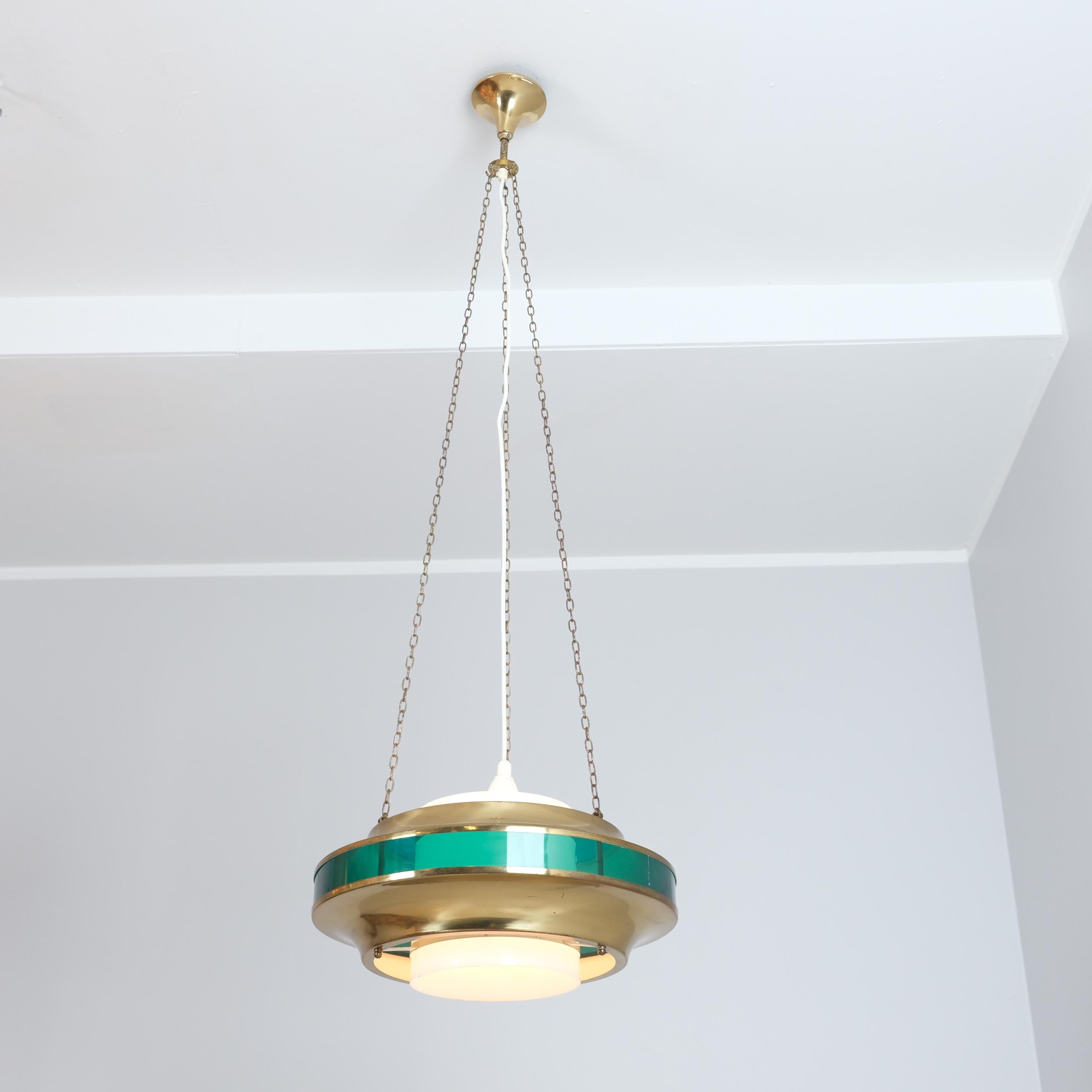 Space Age Ciondolo da soffitto modernista di Kai Ruokonen in ottone, bianco e verde, Finlandia anni '70 in vendita