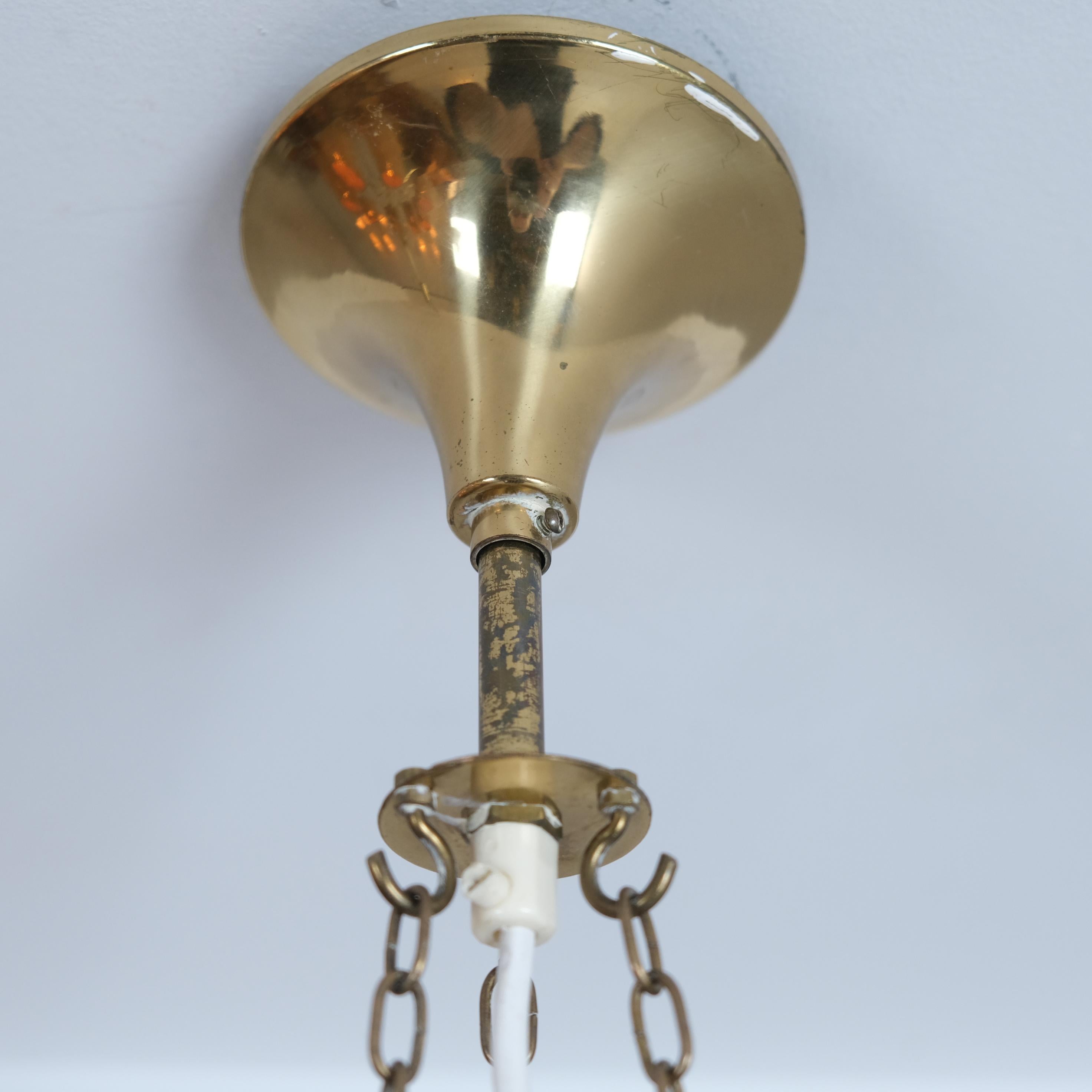 Ciondolo da soffitto modernista di Kai Ruokonen in ottone, bianco e verde, Finlandia anni '70 in vendita 2