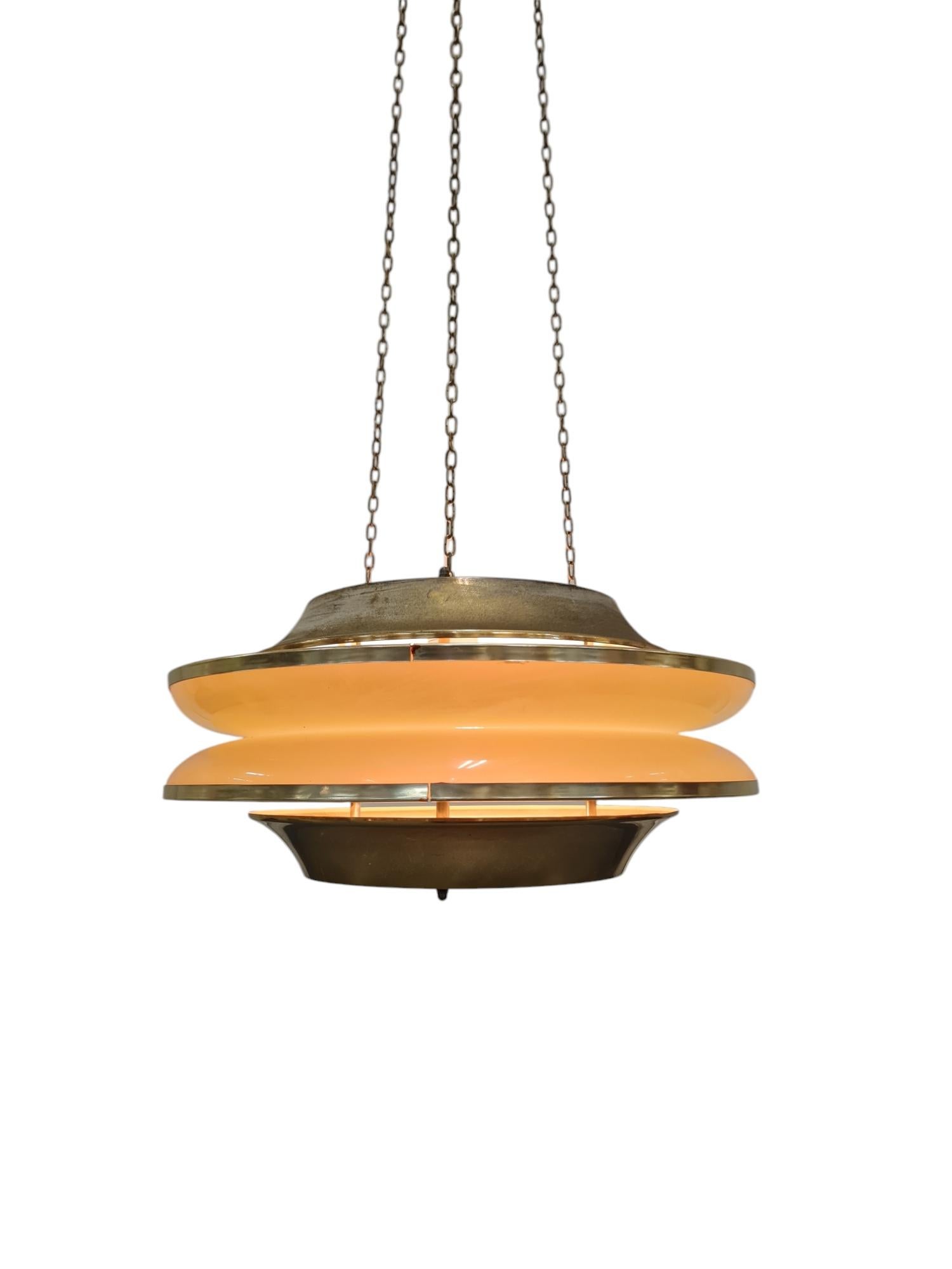 Modernistic Slatted Kai Ruokonen Ceiling Pendant in Brass and Beige, Lynx 1970s In Good Condition In Helsinki, FI