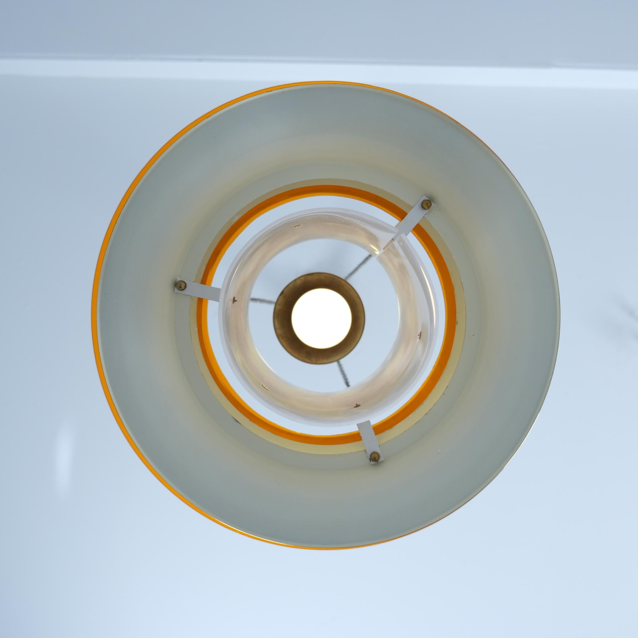Ciondolo da soffitto modernista a doghe Kai Ruokonen in ottone e arancione, Lynx 1970s in vendita 3