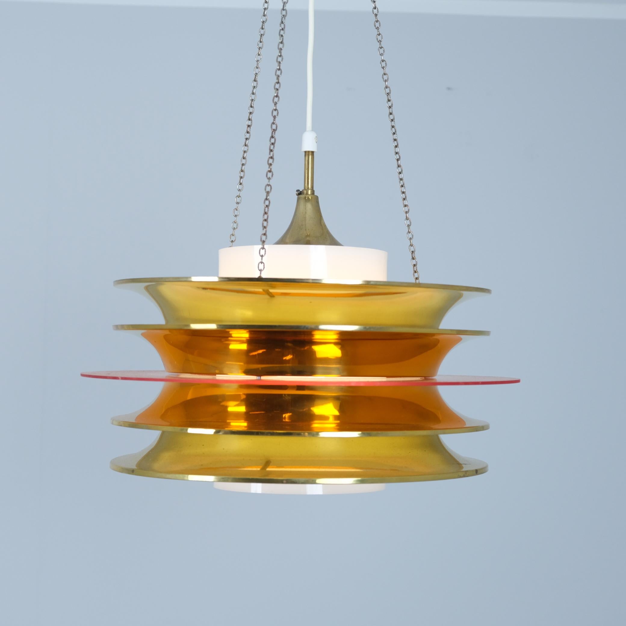 Ciondolo da soffitto modernista a doghe Kai Ruokonen in ottone e arancione, Lynx 1970s in vendita 5