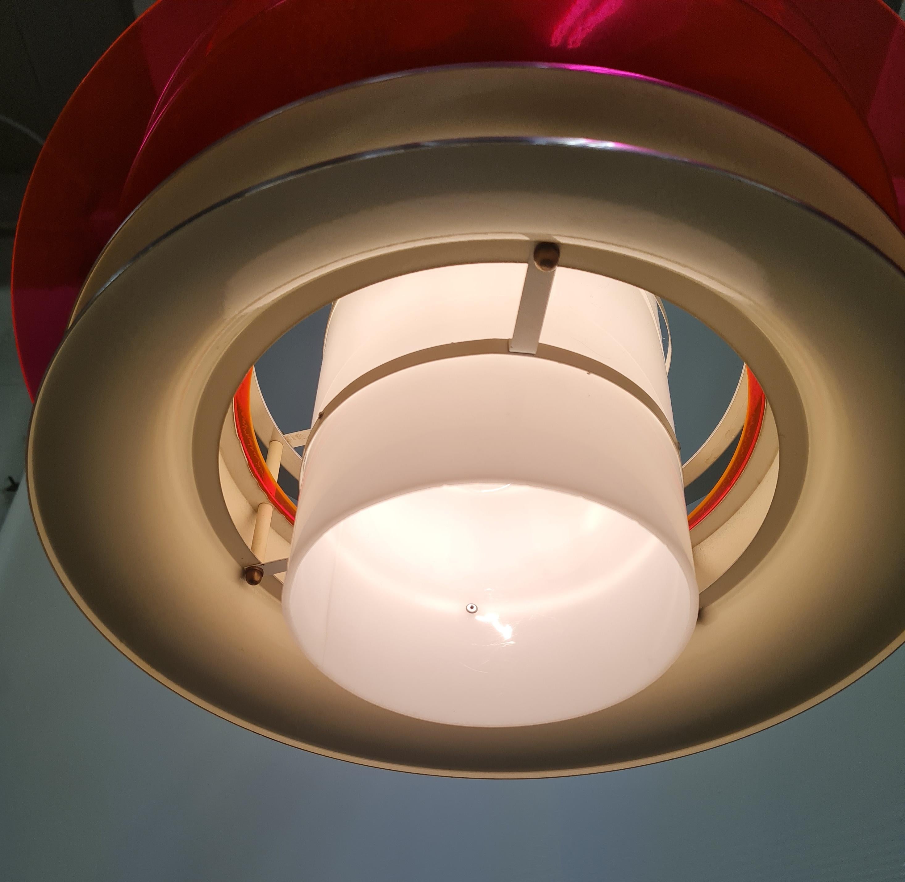 Modernistic Slatted Kai Ruokonen Ceiling Pendant in Silver and Red, Lynx 1970s For Sale 7
