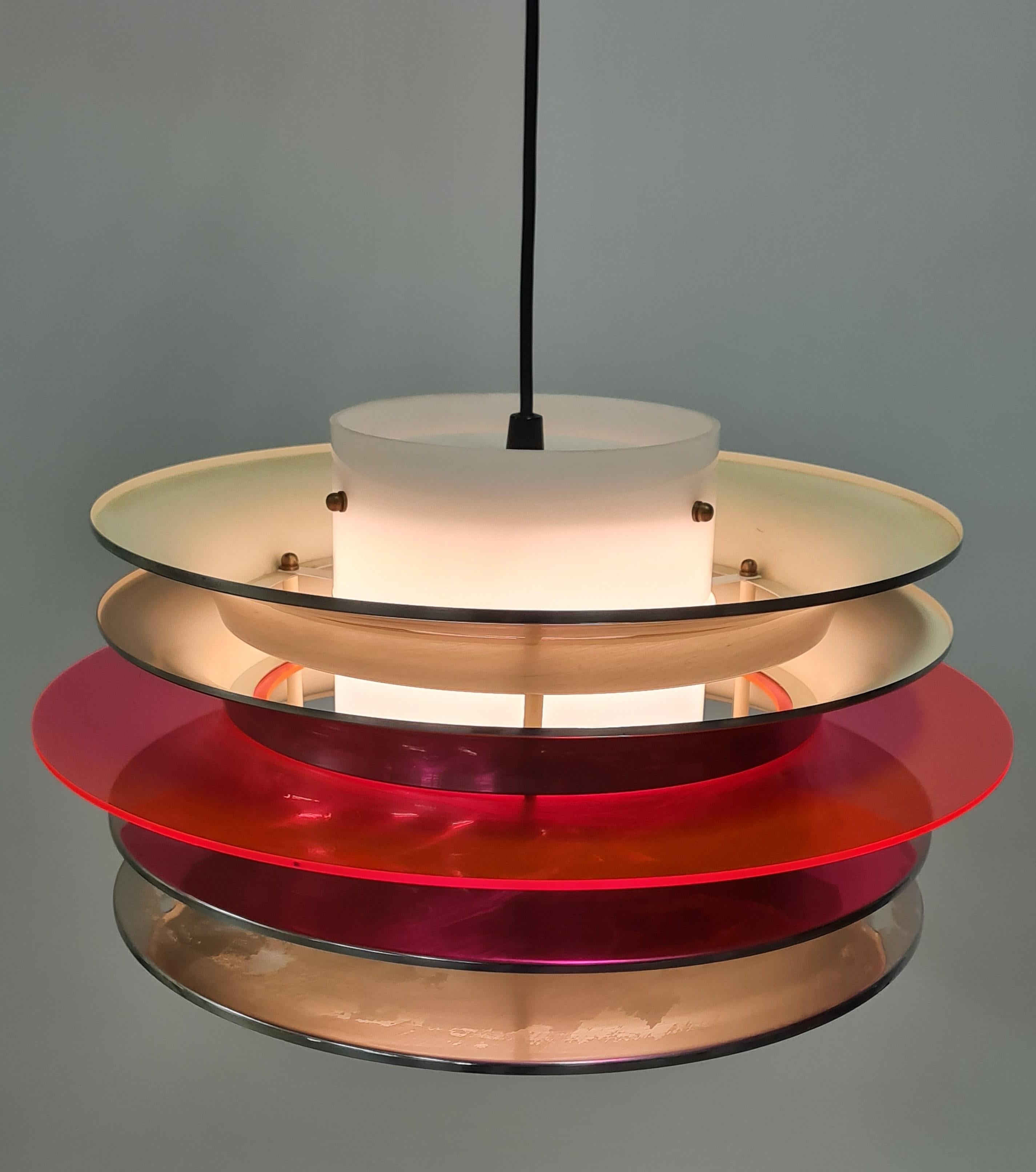 Modernistic Slatted Kai Ruokonen Ceiling Pendant in Silver and Red, Lynx 1970s For Sale 2