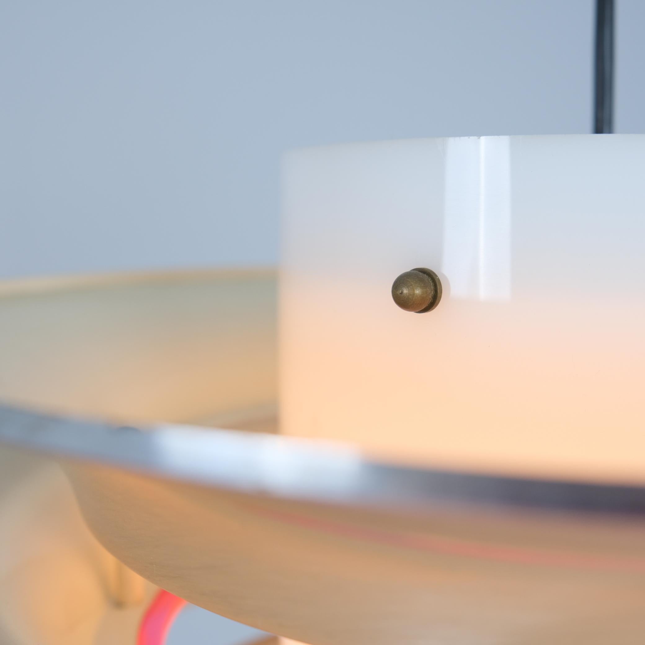 Ciondolo da soffitto modernista a doghe di Kai Ruokonen in argento e rosso, Lynx 1970s in vendita 2