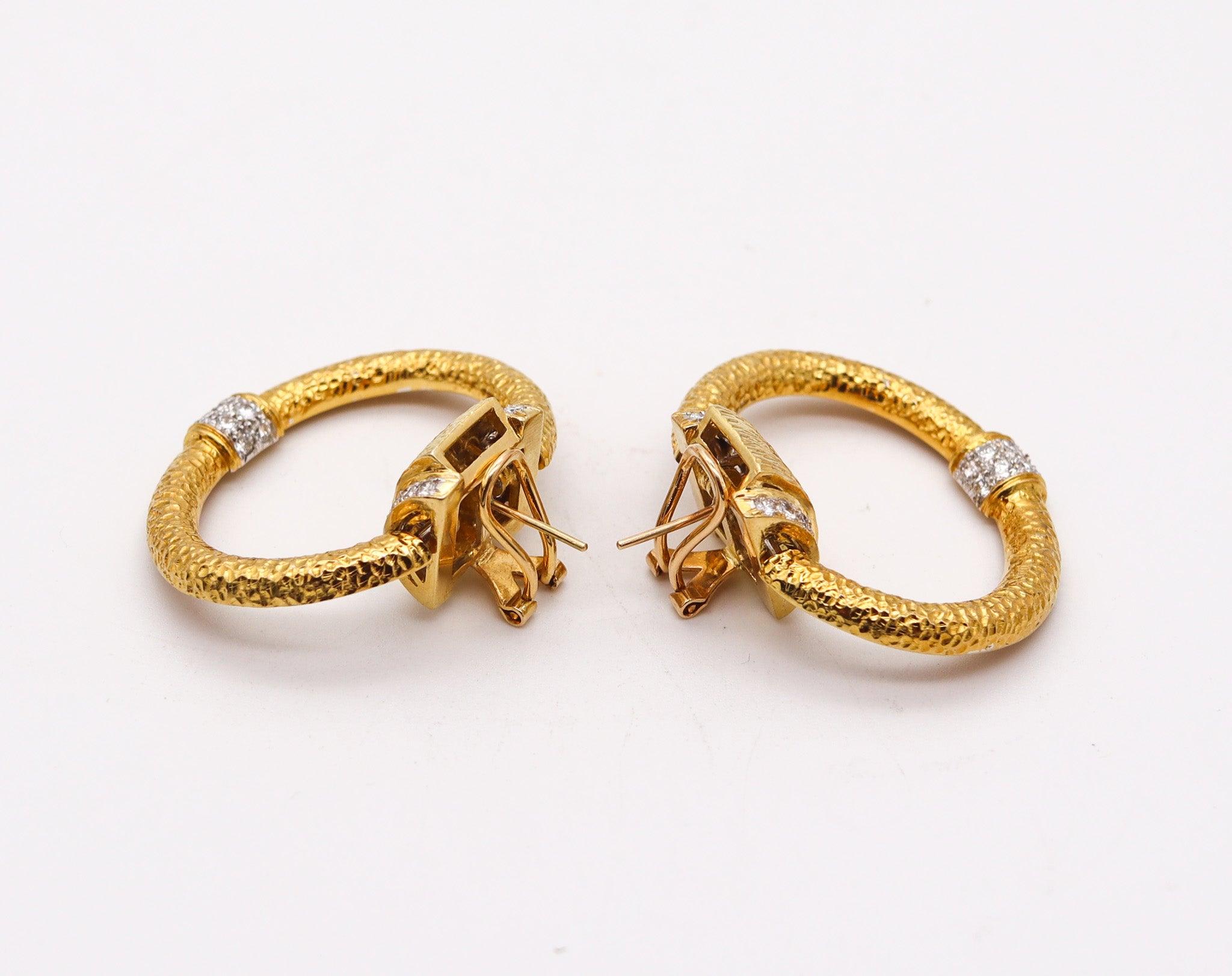 Brilliant Cut MODERNISTS 1970 Door Knockers Earrings In 18Kt Gold With 2.84 Ctw Diamonds For Sale