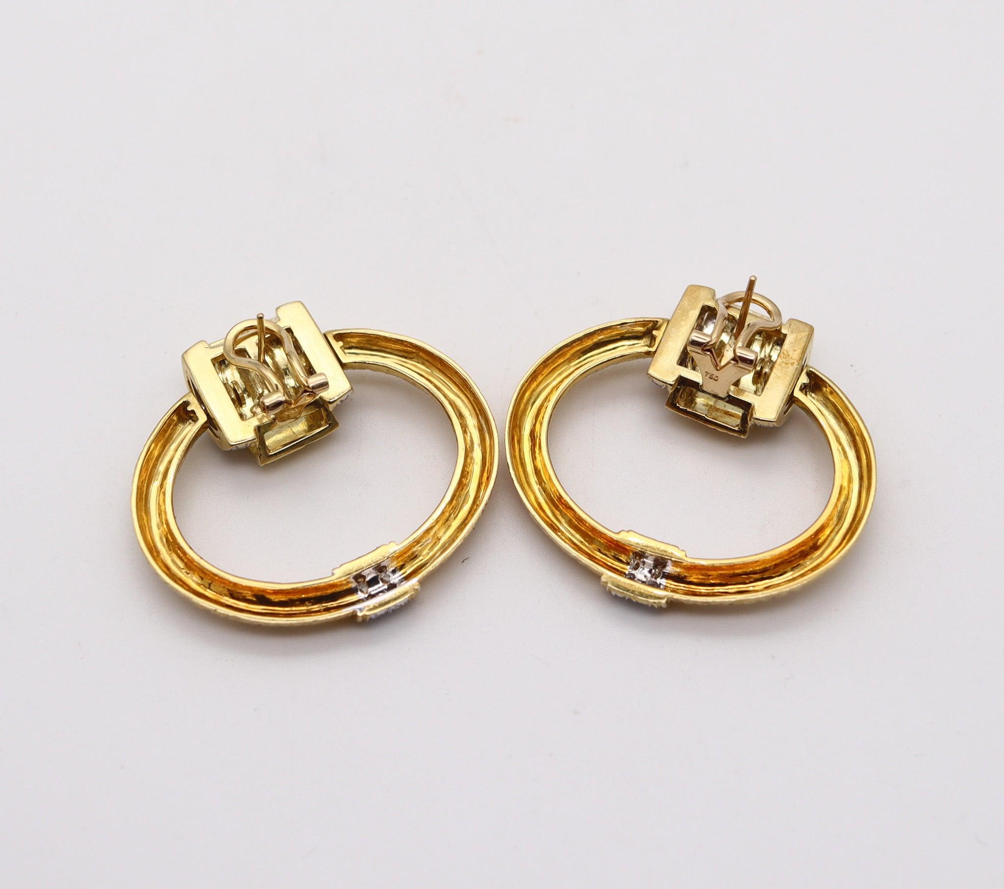MODERNISTS 1970 Door Knockers Earrings In 18Kt Gold With 2.84 Ctw Diamonds In Excellent Condition For Sale In Miami, FL