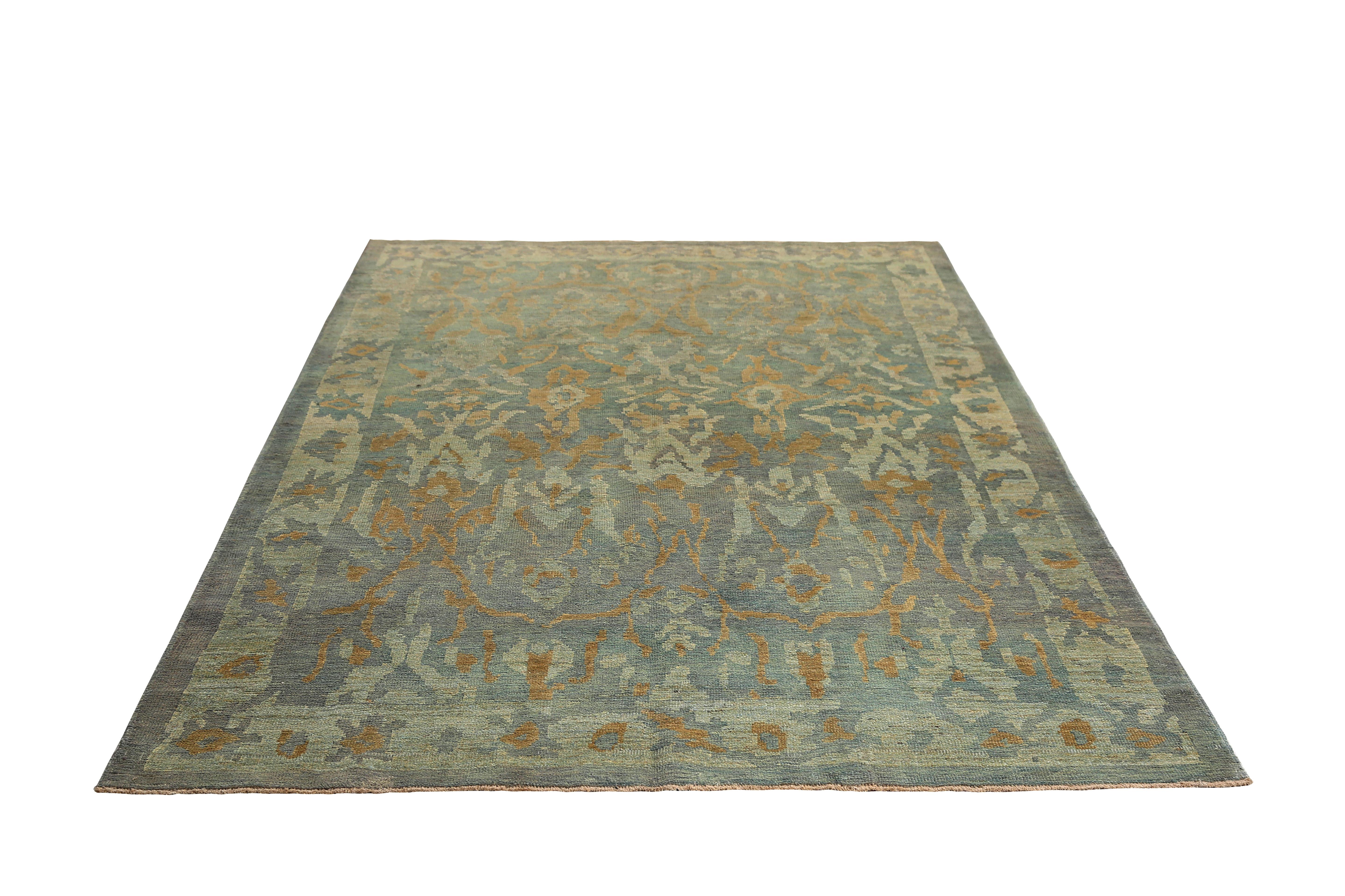 Modernized Turkish Sultanabad Handmade Rug In Excellent Condition For Sale In Dallas, TX