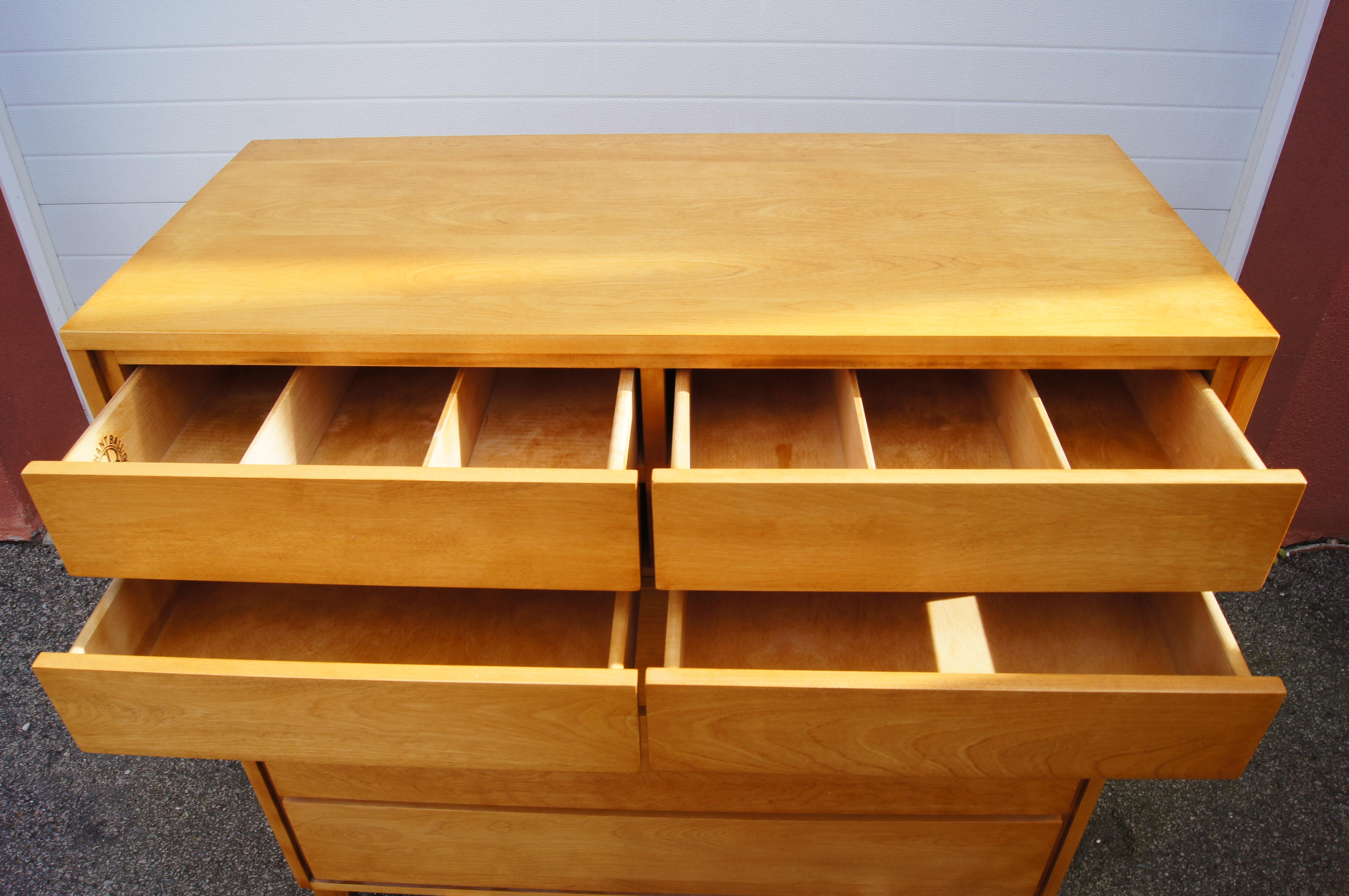 Modernmates Seven-Drawer Birch Dresser by Leslie Diamond for Conant Ball In Good Condition In Dorchester, MA