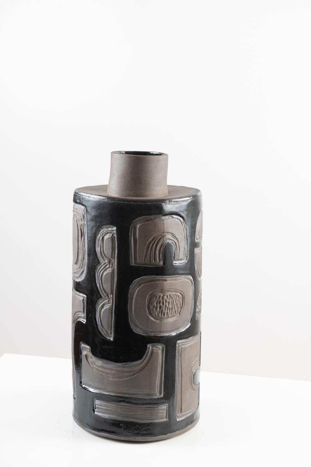 Trish DeMasi
Moderno Vessel, 2021
Glazed ceramic
Measures: 9 x 9 x 18 in.